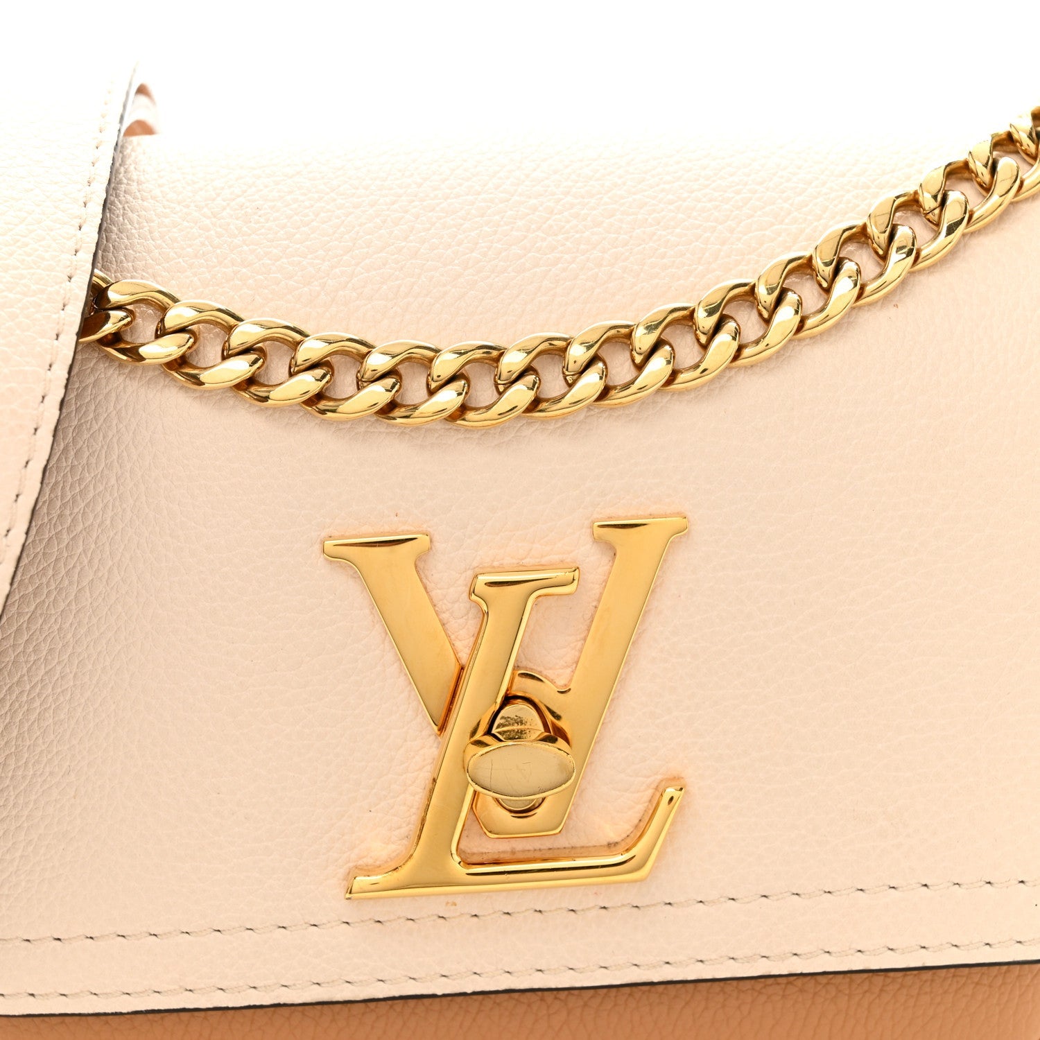 Grained Calfskin Lockme Tender Quartz