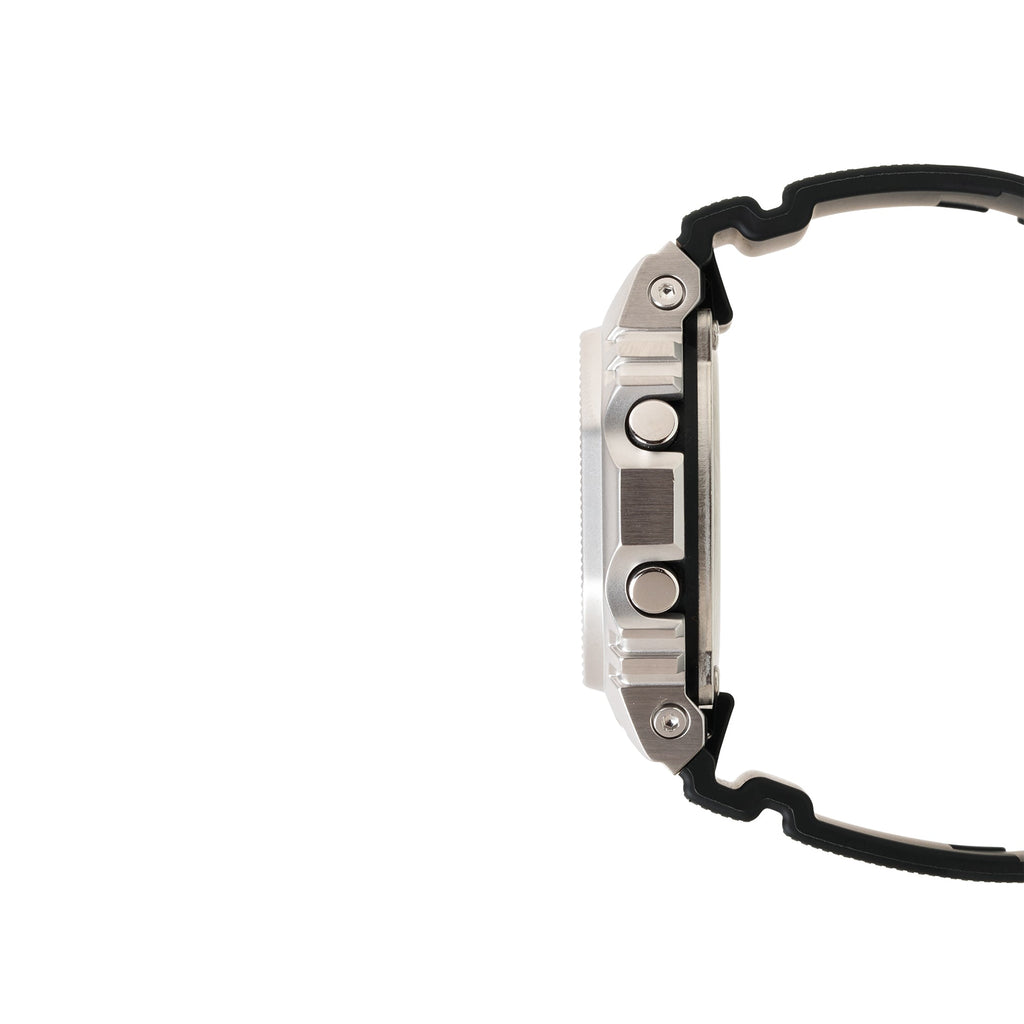 GM-5600M-1 Quartz G Steel Stainless Steel / Resin Silver