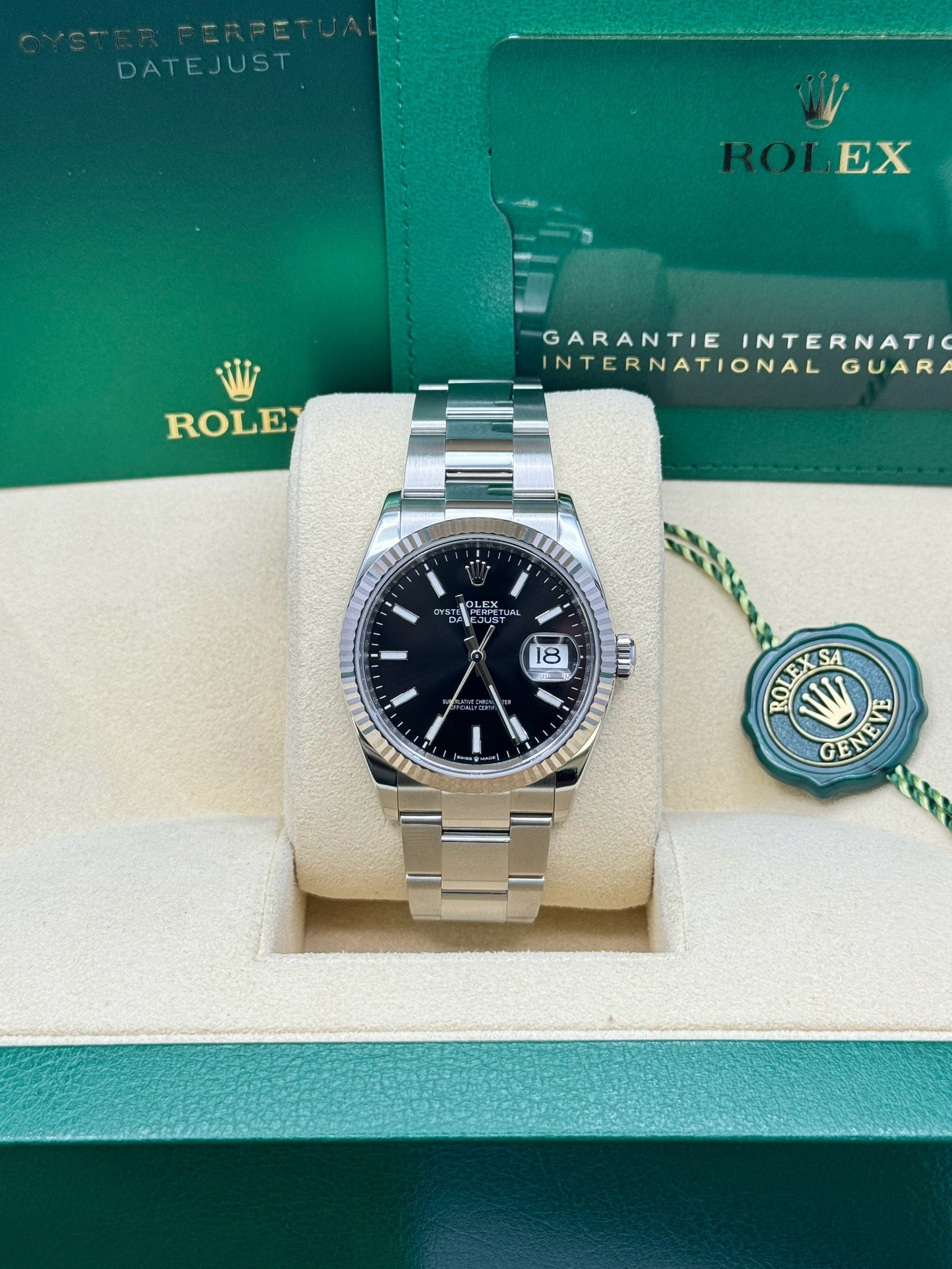 Rolex Steel Datejust 36  - Black Index Dial - Oyster Bracelet - 126234 bkio