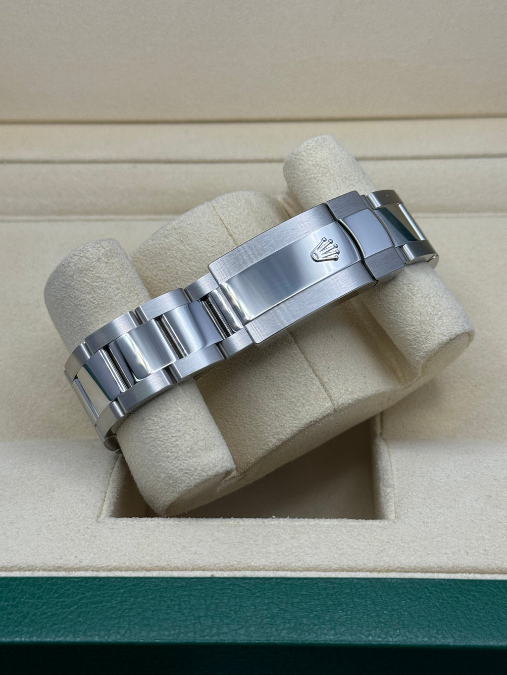 Rolex Steel Datejust 36  - Black Index Dial - Oyster Bracelet - 126234 bkio