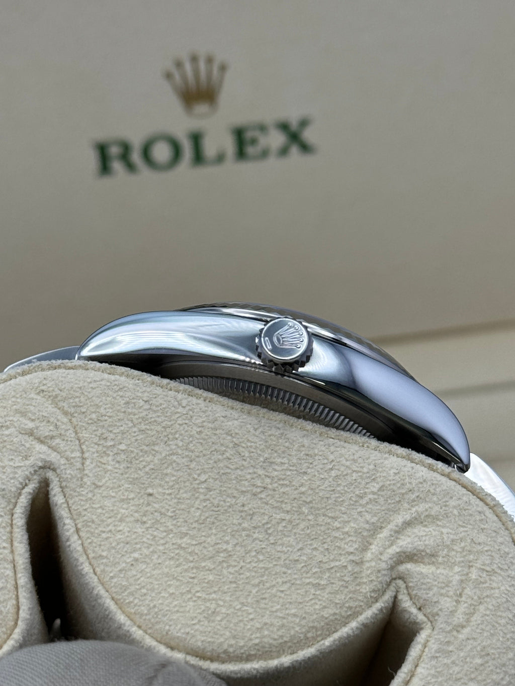 Rolex Steel Datejust 36  - Black Index Dial - Oyster Bracelet - 126234 bkio