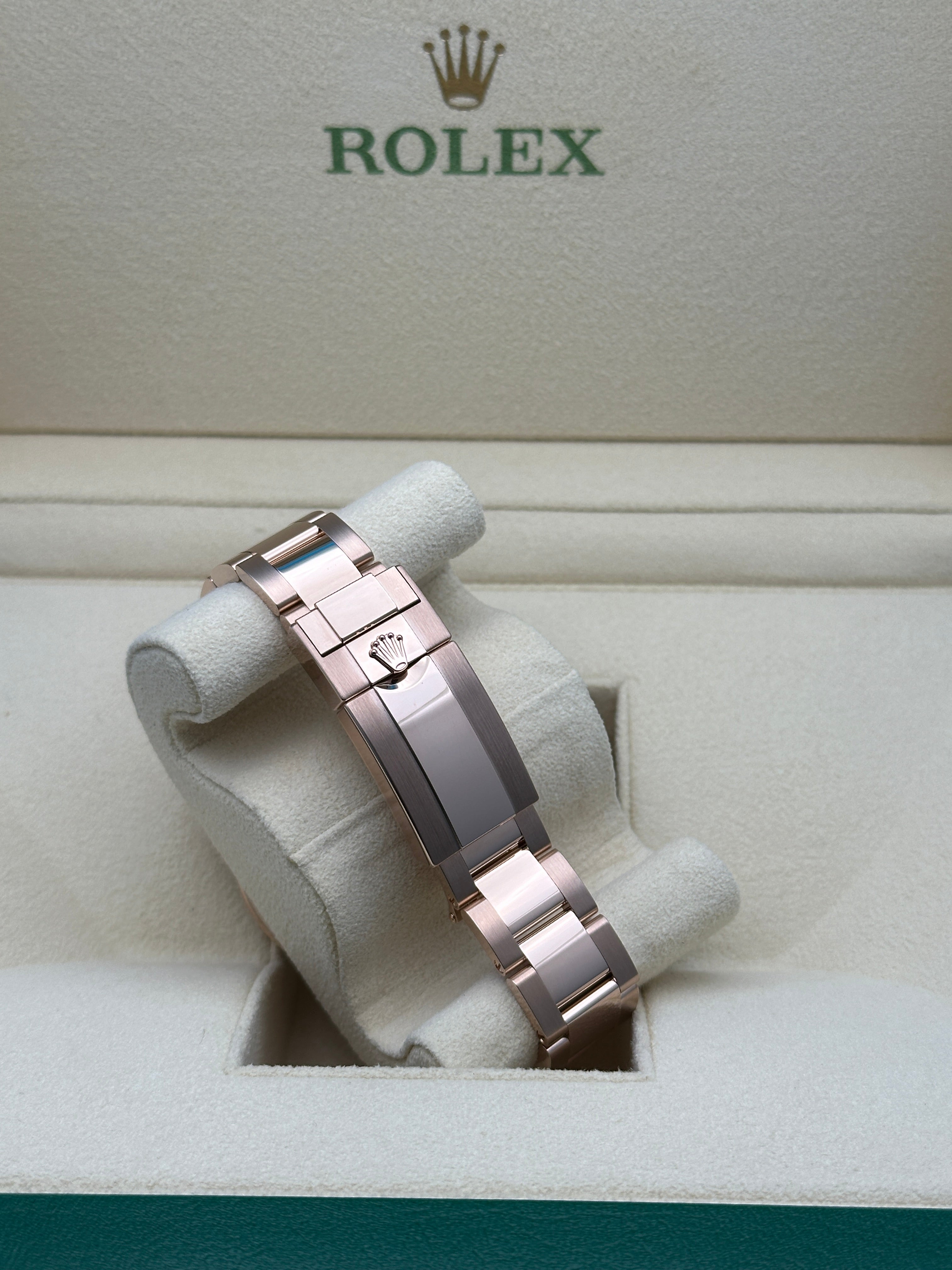 Rolex Everose Gold Cosmograph Daytona Watch - Fixed Bezel - Black And Sundust Index Dial