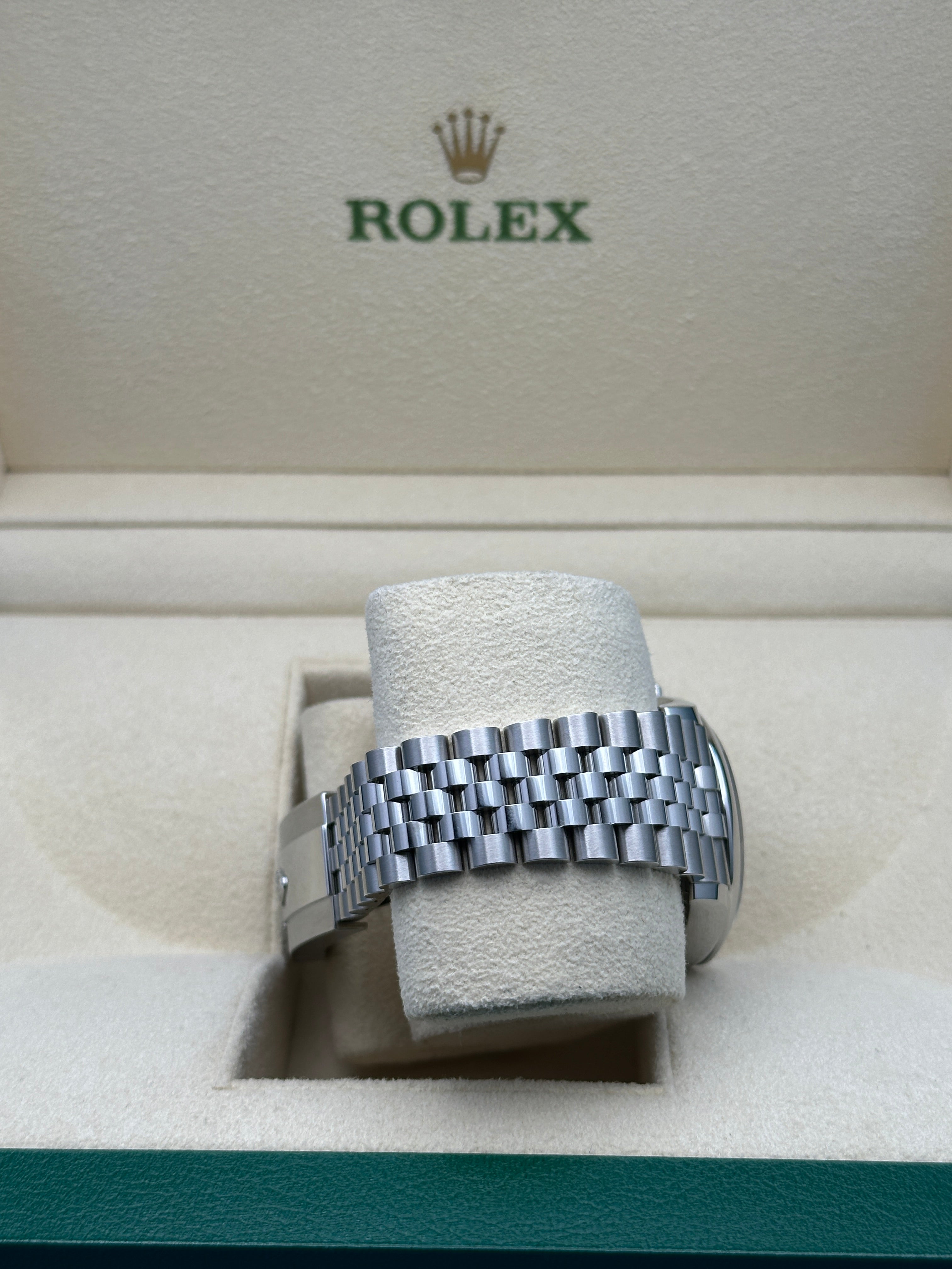 Rolex Steel Datejust 36  - Silver Index Dial - Jubilee Bracelet - 126200 sij