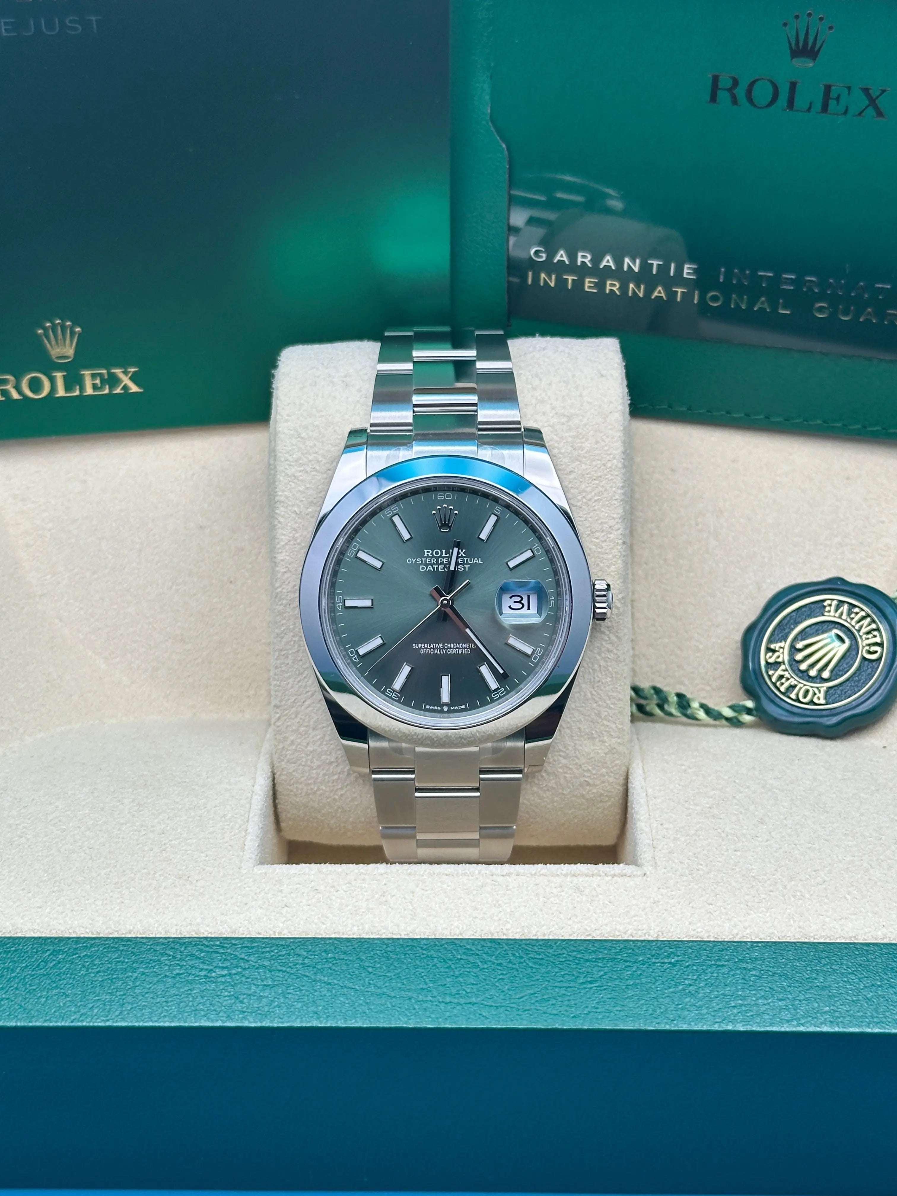 Rolex Oystersteel Datejust 41  - Smooth Bezel - Mint Green Index Dial - Oyster Bracelet - 126300Gob