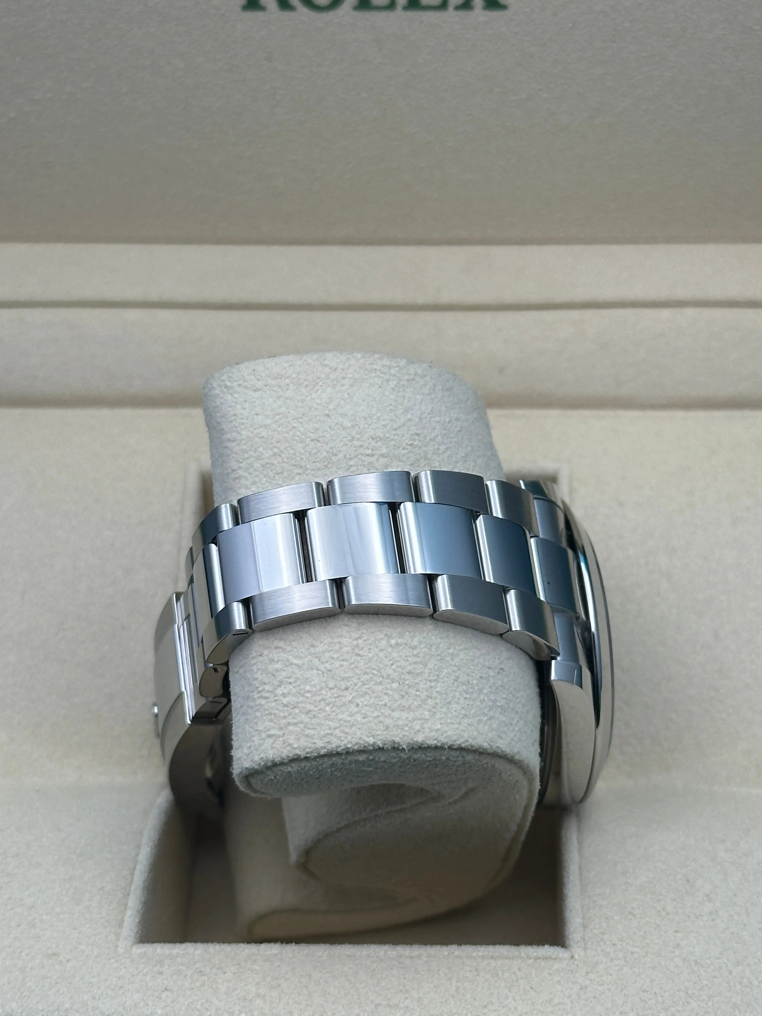 Rolex Oystersteel Datejust 41  - Smooth Bezel - Mint Green Index Dial - Oyster Bracelet - 126300Gob