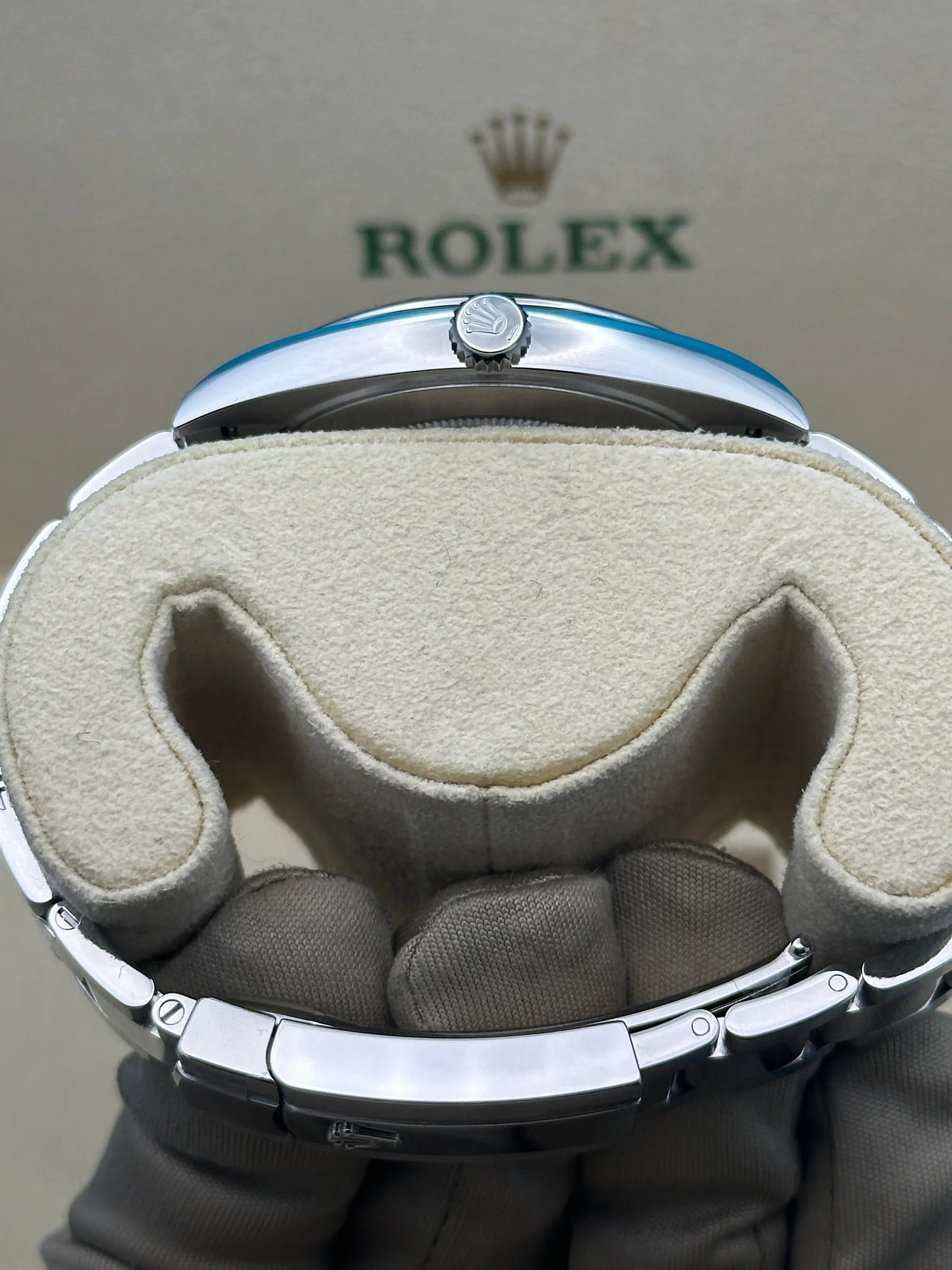 Rolex Oystersteel Datejust 41  - Smooth Bezel - Mint Green Index Dial - Oyster Bracelet - 126300Gob