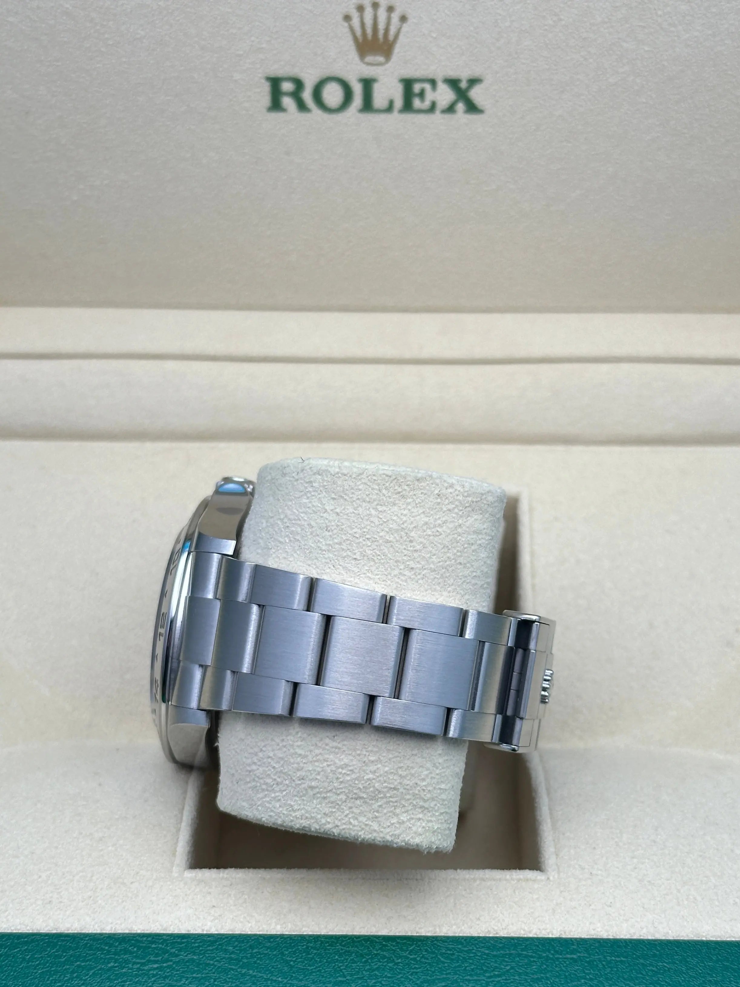 Rolex Oyster Perpetual Explorer II  - Oystersteel - White Dial - Oyster Bracelet -  226570 w