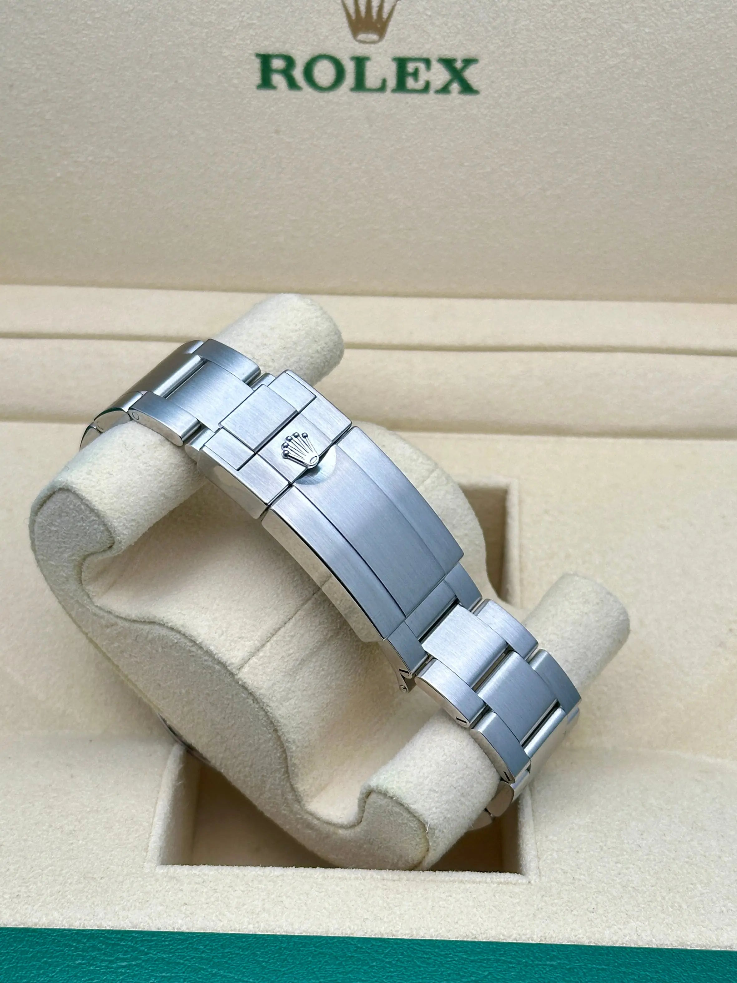 Rolex Oyster Perpetual Explorer II  - Oystersteel - White Dial - Oyster Bracelet -  226570 w
