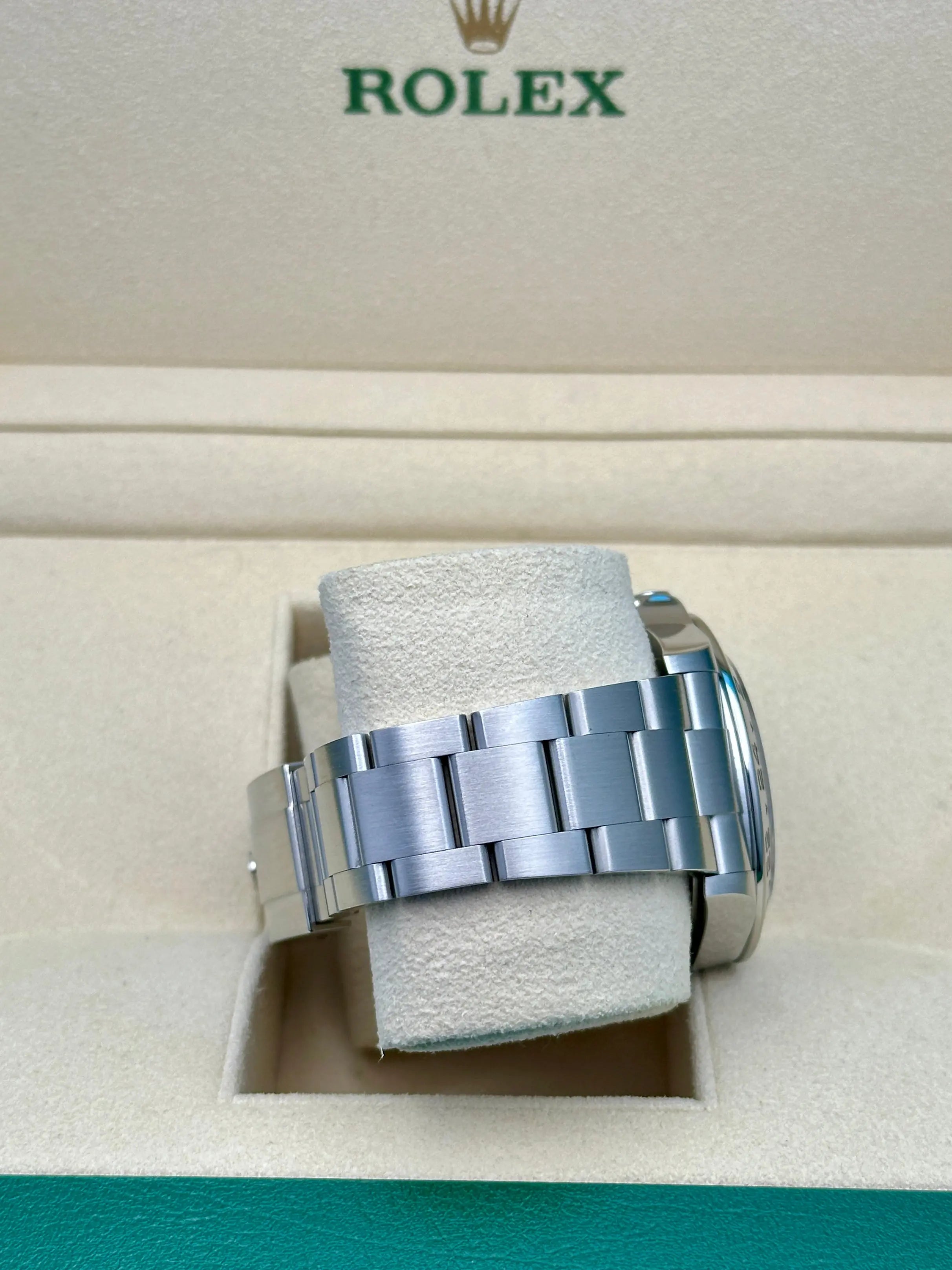 Rolex Oyster Perpetual Explorer II  - Oystersteel - White Dial - Oyster Bracelet -  226570 w