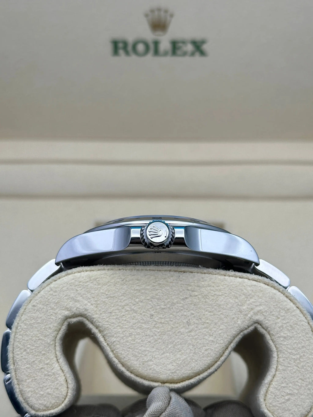 Rolex Oyster Perpetual Explorer II  - Oystersteel - White Dial - Oyster Bracelet -  226570 w