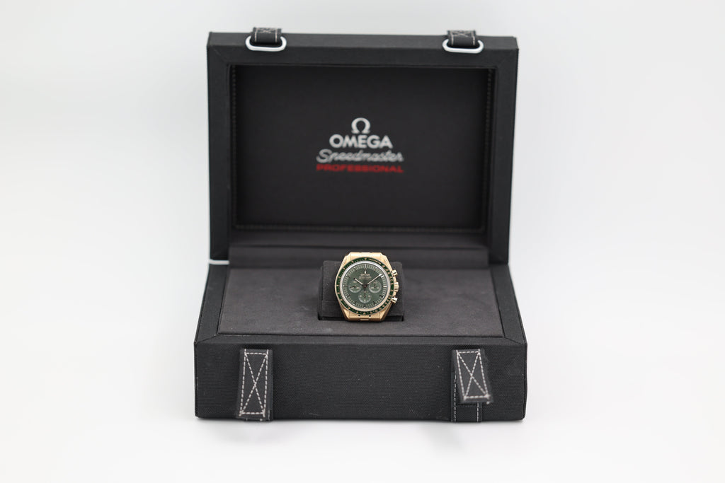 Omega - Speedmaster - Green Dial - 310.60.42.50.10.001 - 2023