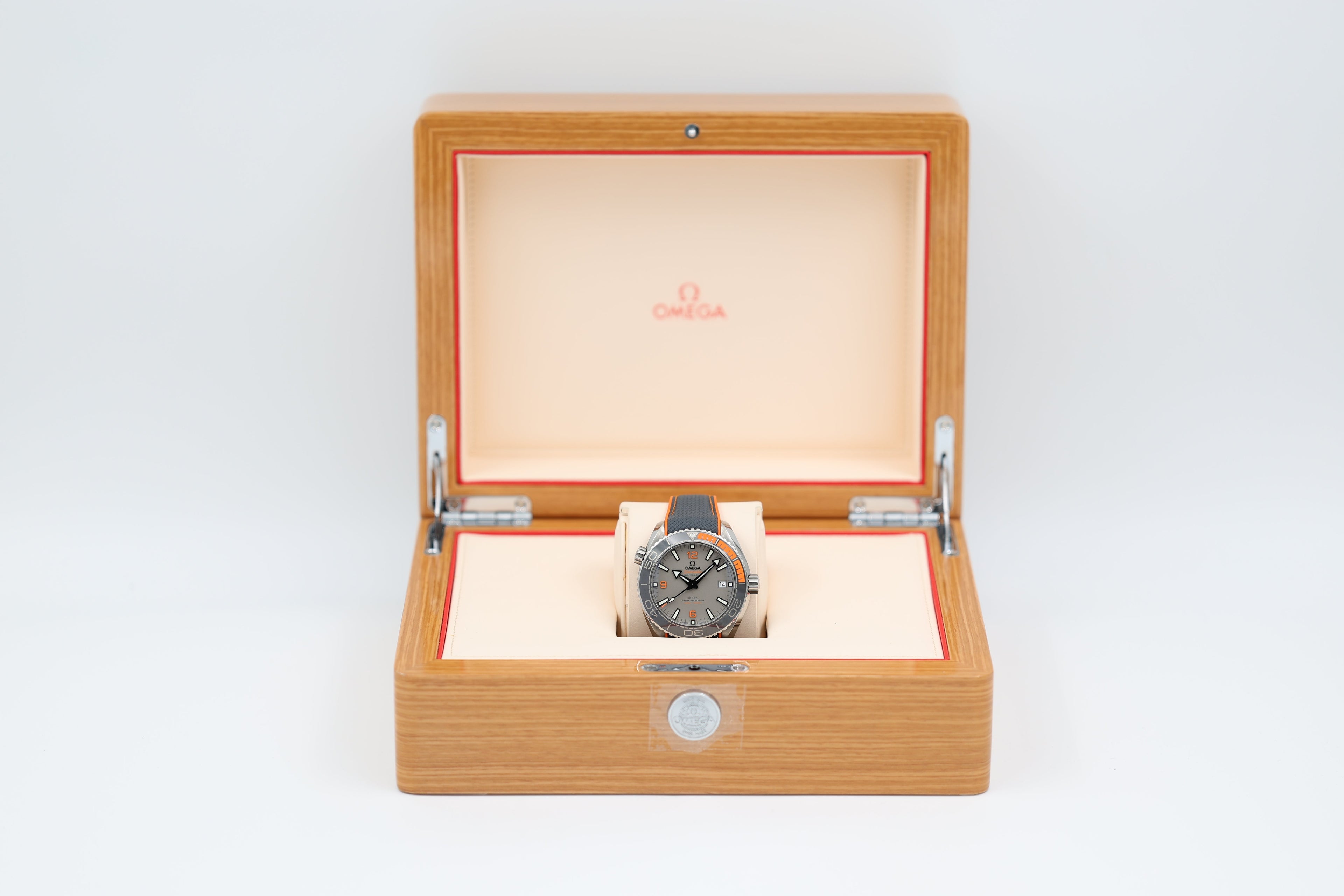 Omega - Seamaster Planet Ocean - Grey Dial - 215.92.44.21.99.001 - Circa 2018