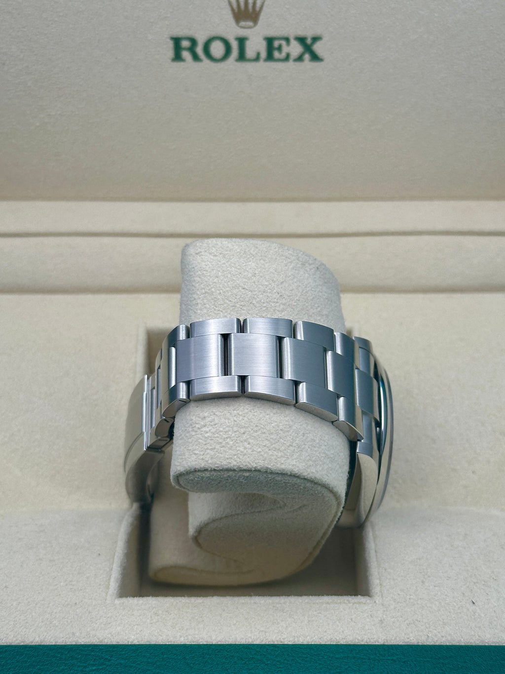 Rolex Oyster Perpetual 41  - Black Index Dial - Oyster Bracelet - 124300 bkio