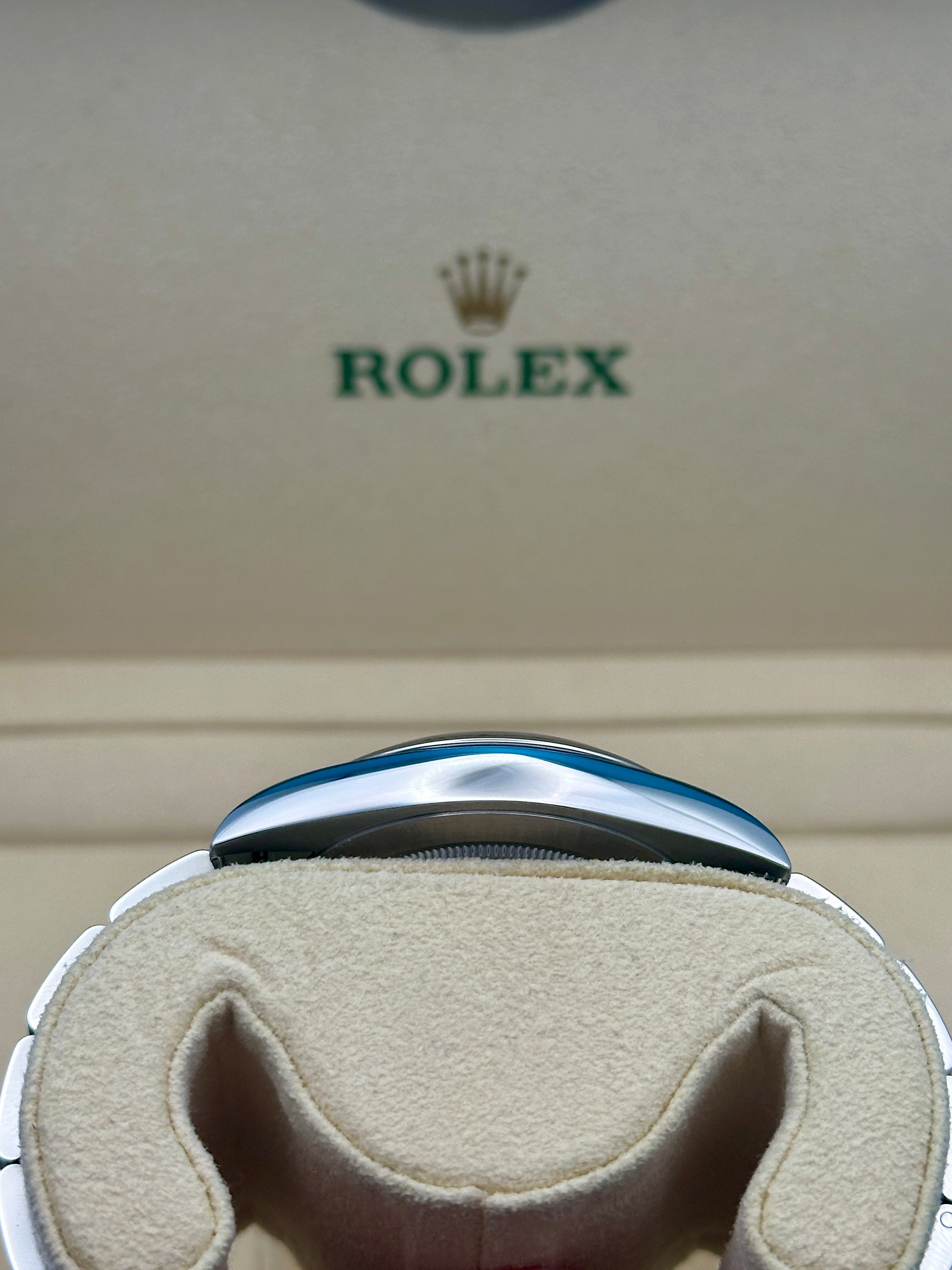 Rolex Oyster Perpetual 41  - Black Index Dial - Oyster Bracelet - 124300 bkio