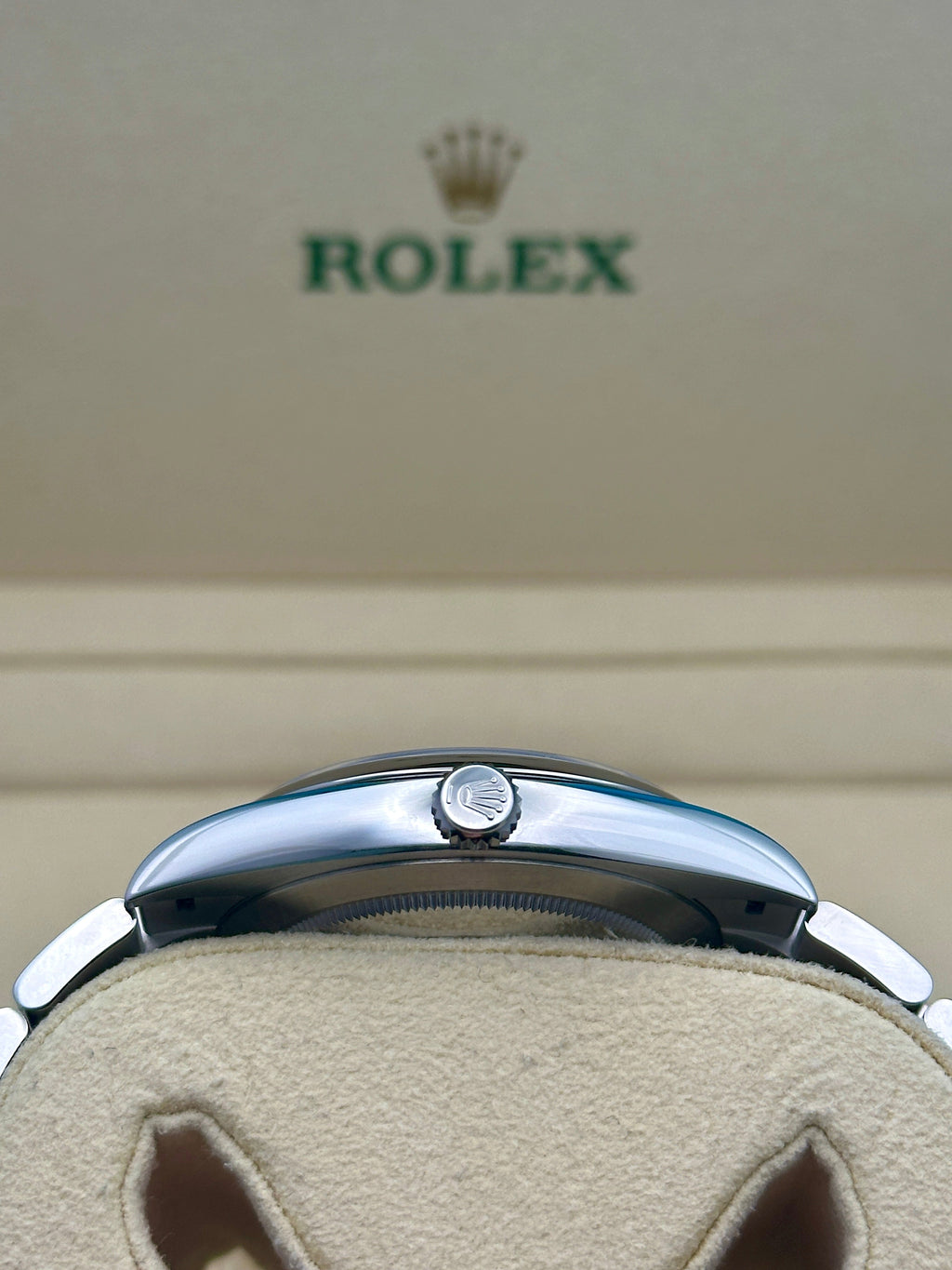 Rolex Oyster Perpetual 41  - Black Index Dial - Oyster Bracelet - 124300 bkio