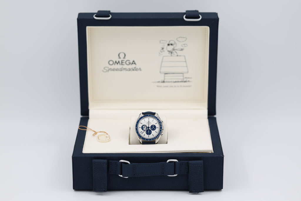 Omega - Speedmaster - "Silver Snoopy 50th Anniversary" - 310.32.42.50.02.001 - 2025