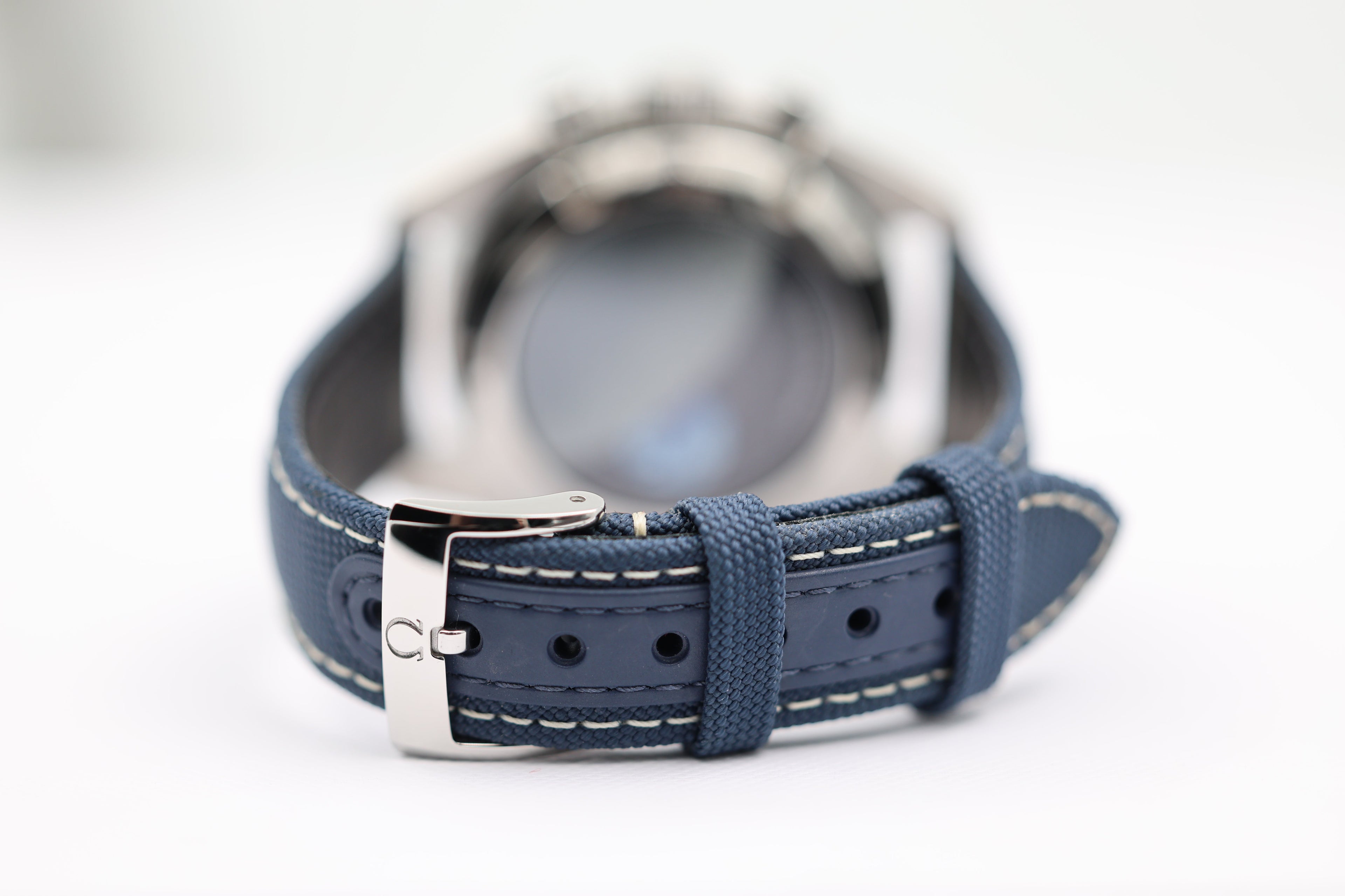 Omega - Speedmaster - "Silver Snoopy 50th Anniversary" - 310.32.42.50.02.001 - 2025
