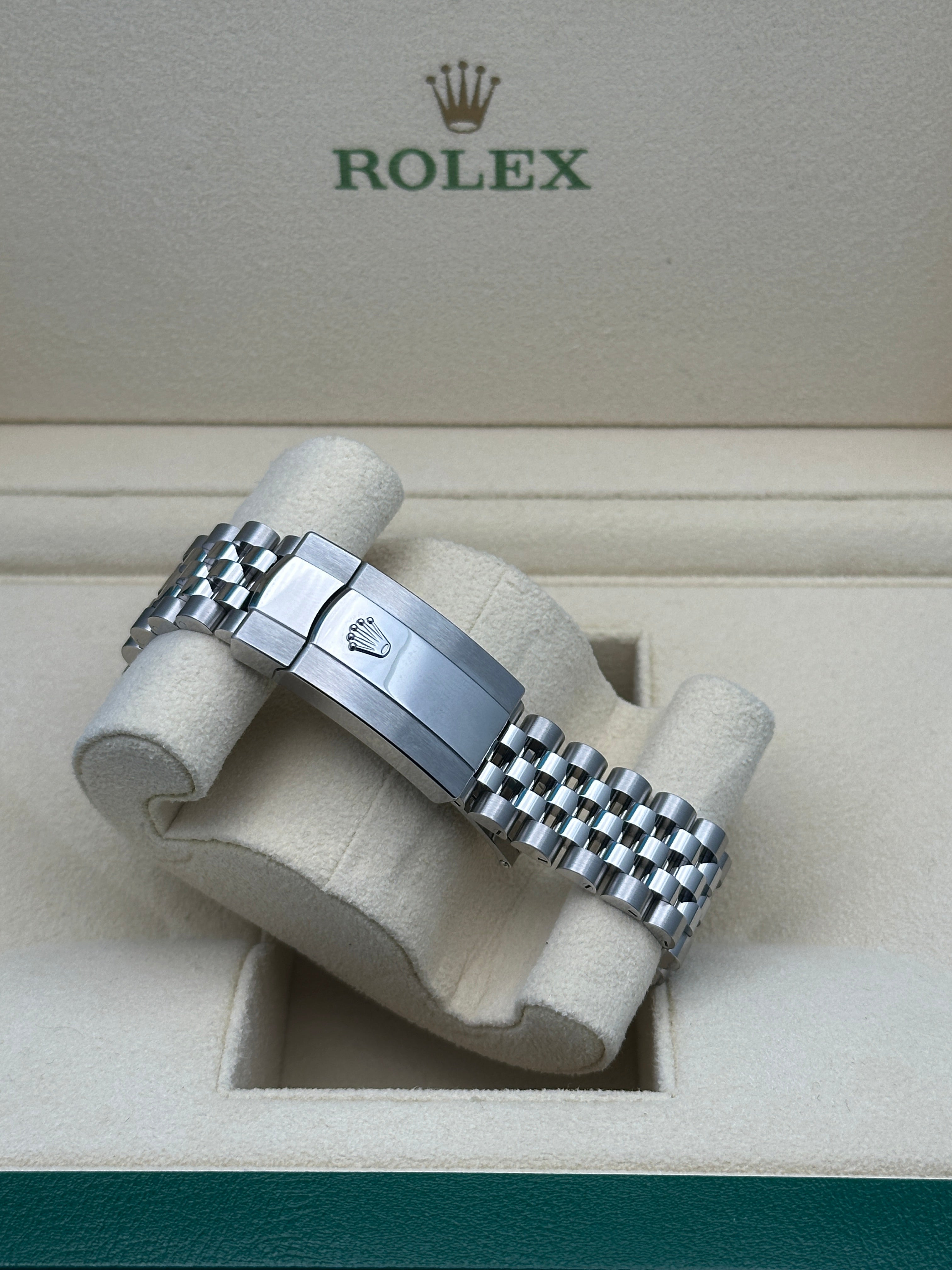 Rolex Steel and White Gold Rolesor Datejust 41  - Black Index Dial - Jubilee Bracelet - 126334 bkij