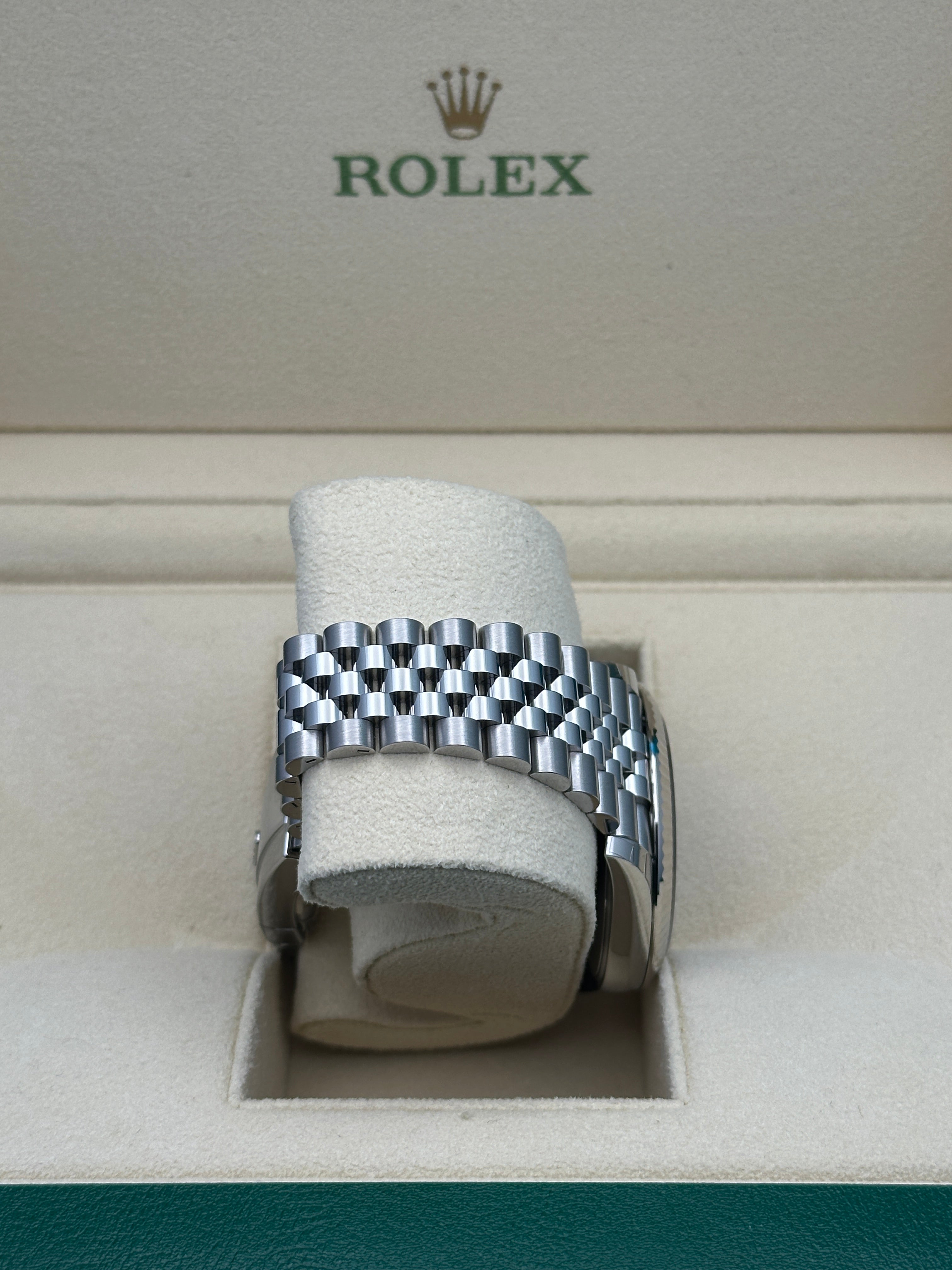 Rolex Steel and White Gold Rolesor Datejust 41  - Black Index Dial - Jubilee Bracelet - 126334 bkij