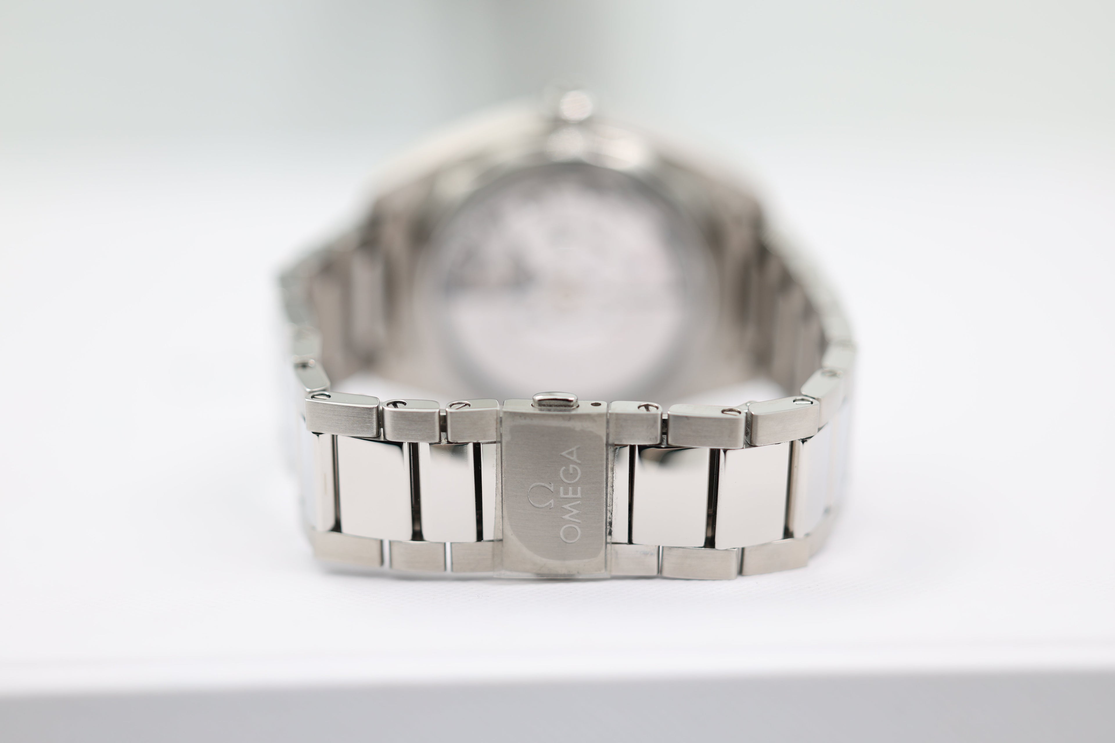 Omega - Seamaster Aqua Terra - Black Dial - 220.10.41.21.01.001 - 2021