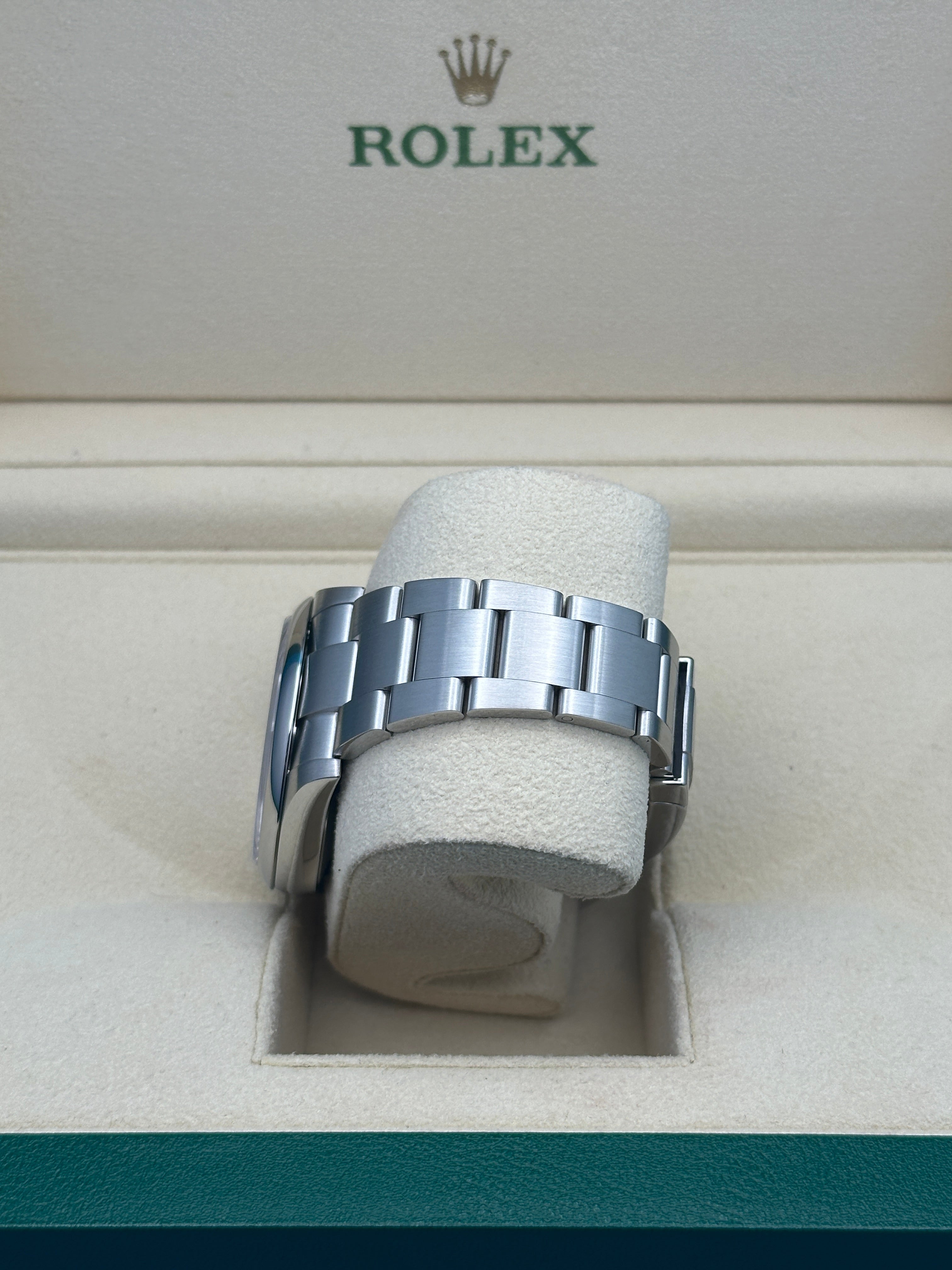 Rolex Oyster Perpetual 36  - Silver Index Dial - Oyster Bracelet - 126000 sio