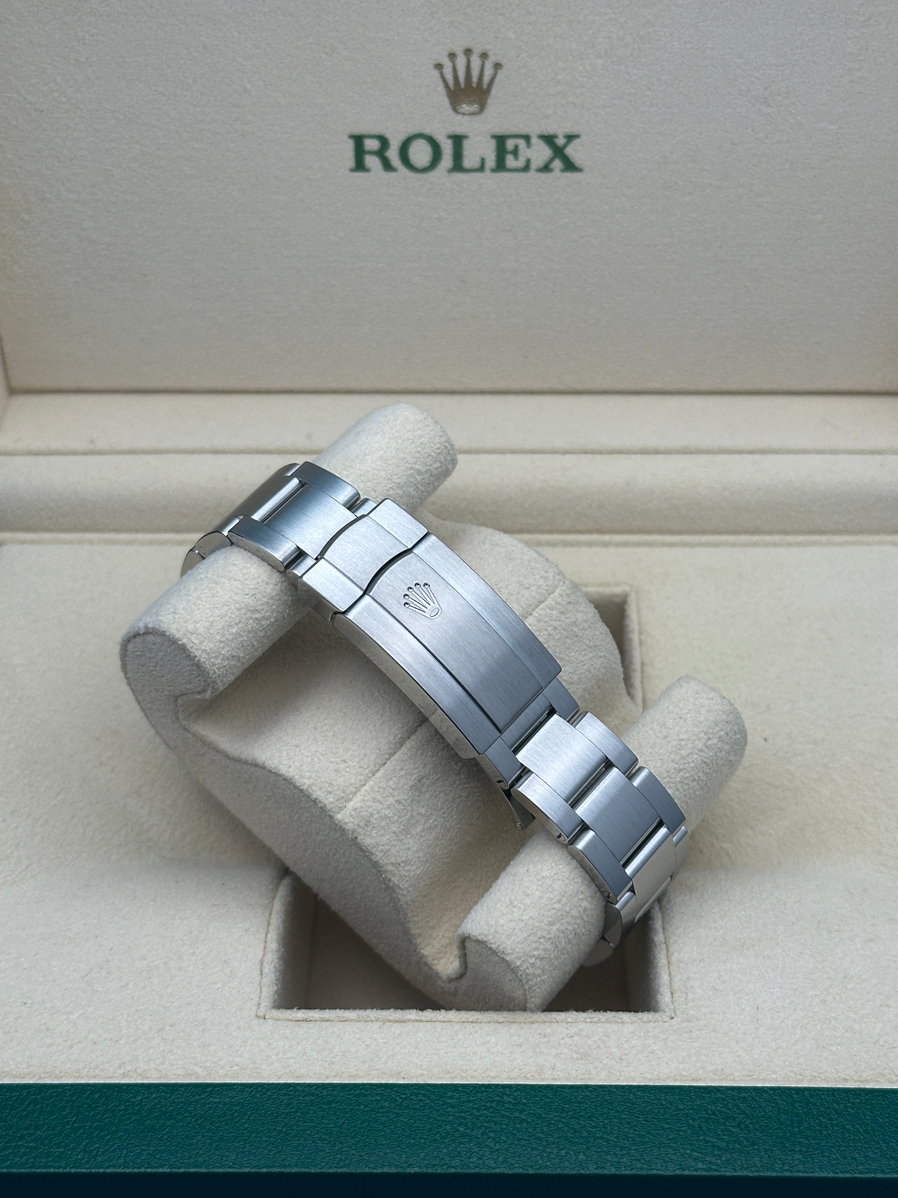 Rolex Oyster Perpetual 36  - Silver Index Dial - Oyster Bracelet - 126000 sio