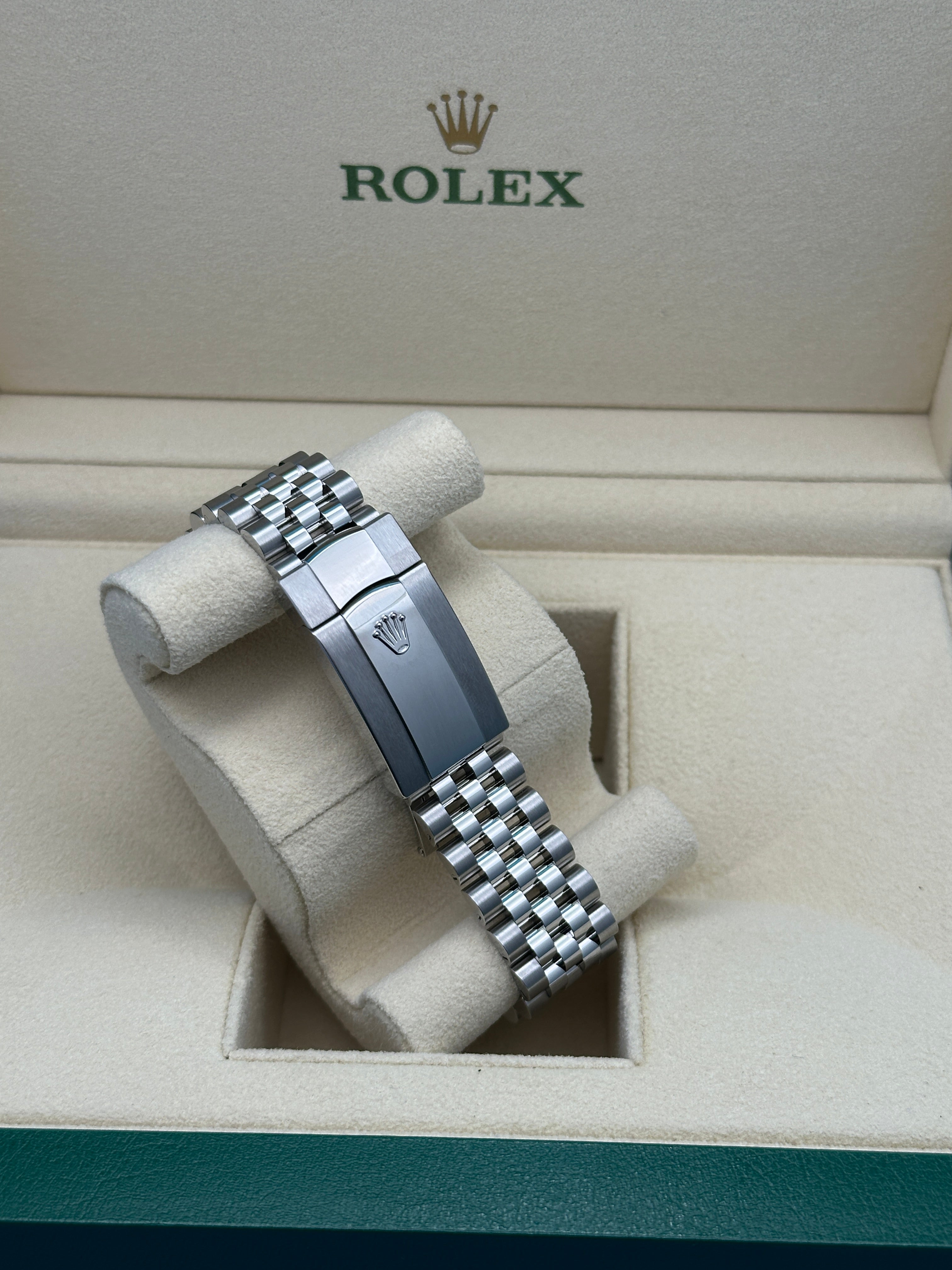 Rolex Steel Datejust 41  - Smooth Bezel - Blue Index Dial - Jubilee Bracelet - 126300 blij