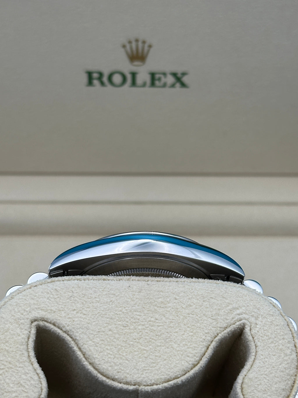 Rolex Steel Datejust 41  - Smooth Bezel - Blue Index Dial - Jubilee Bracelet - 126300 blij