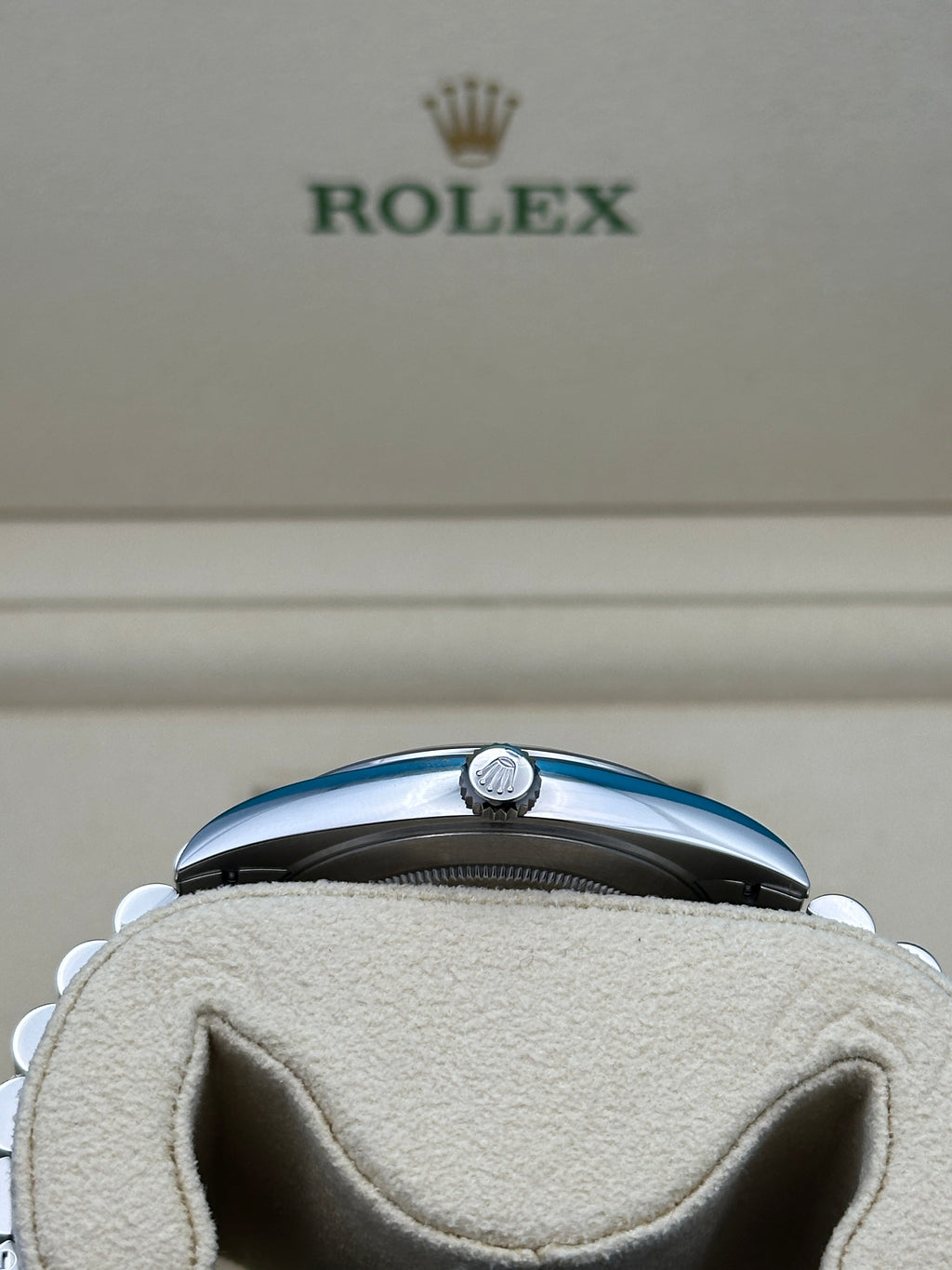 Rolex Steel Datejust 41  - Smooth Bezel - Blue Index Dial - Jubilee Bracelet - 126300 blij
