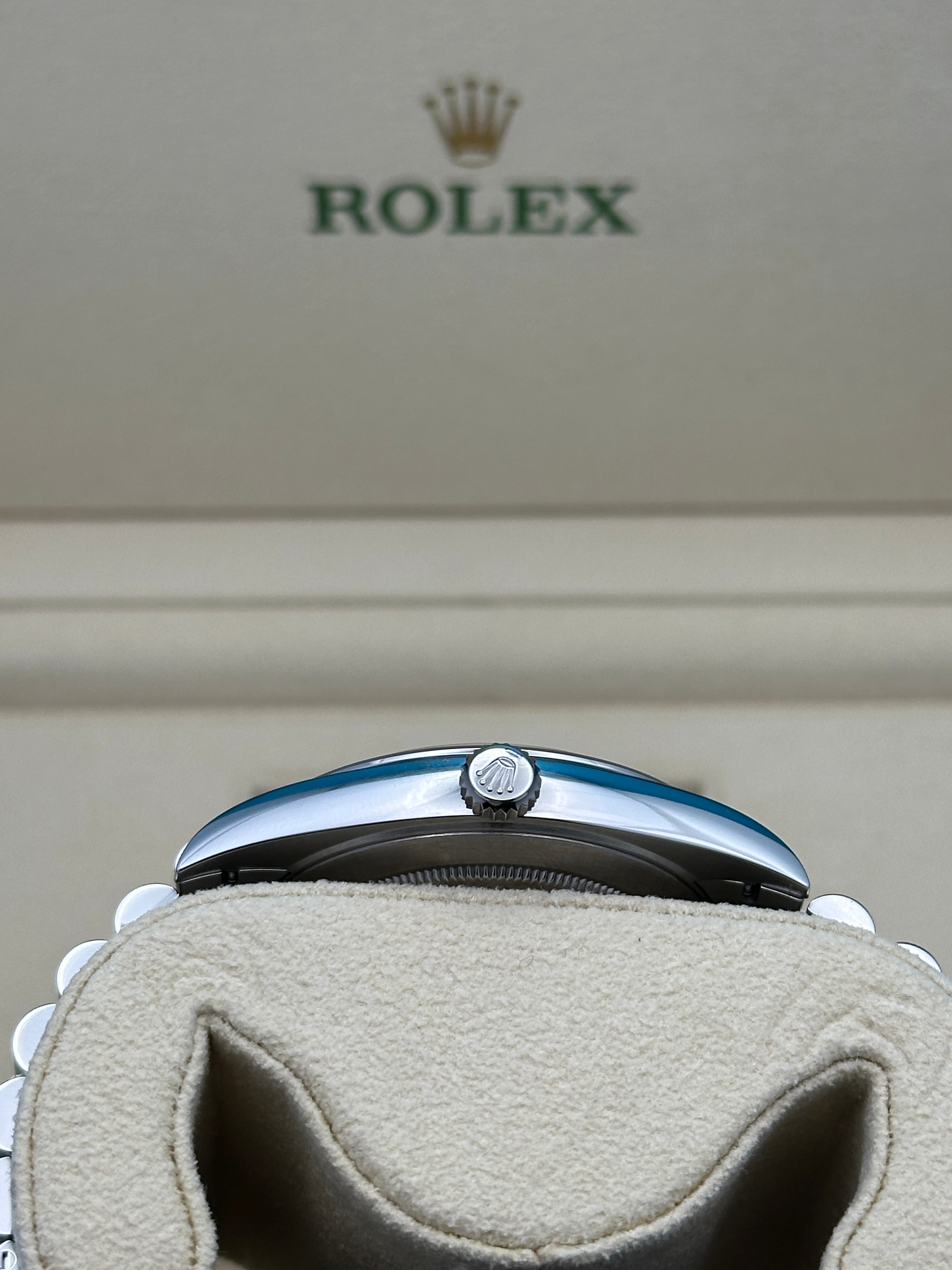 Rolex Steel Datejust 41  - Smooth Bezel - Blue Index Dial - Jubilee Bracelet - 126300 blij