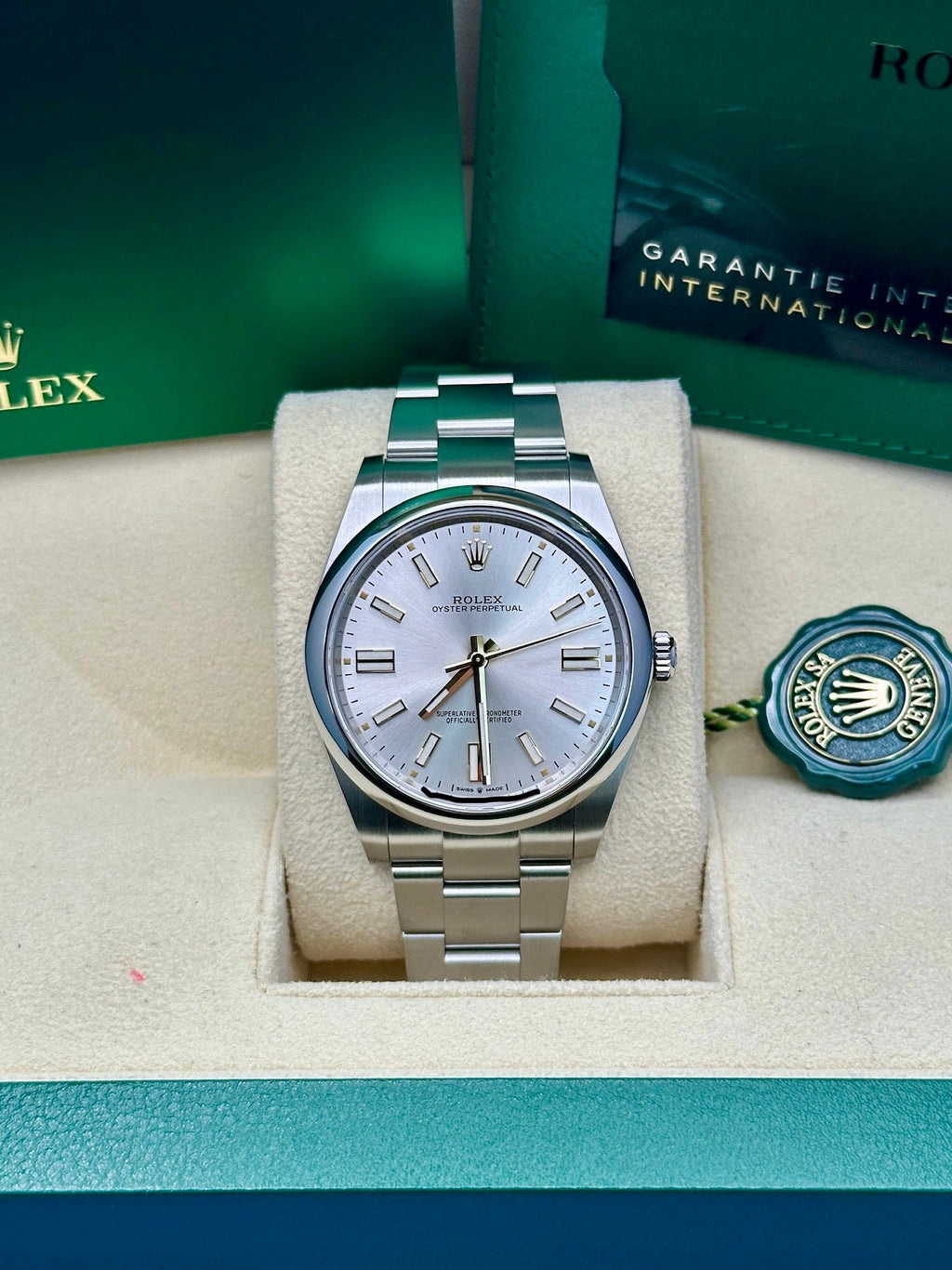 Rolex Oyster Perpetual 41  - Silver Index Dial - Oyster Bracelet - 124300 sio