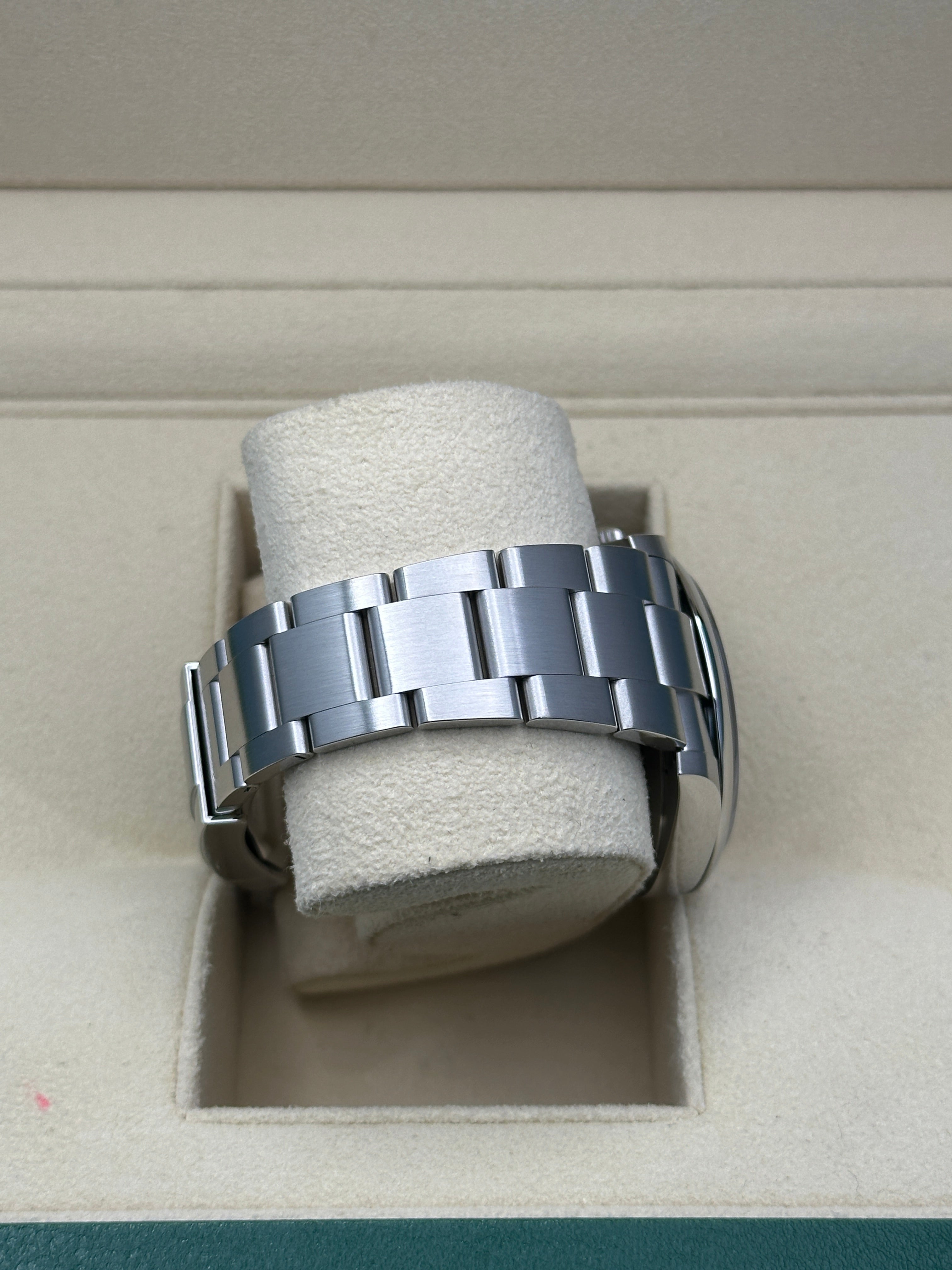 Rolex Oyster Perpetual 41  - Silver Index Dial - Oyster Bracelet - 124300 sio