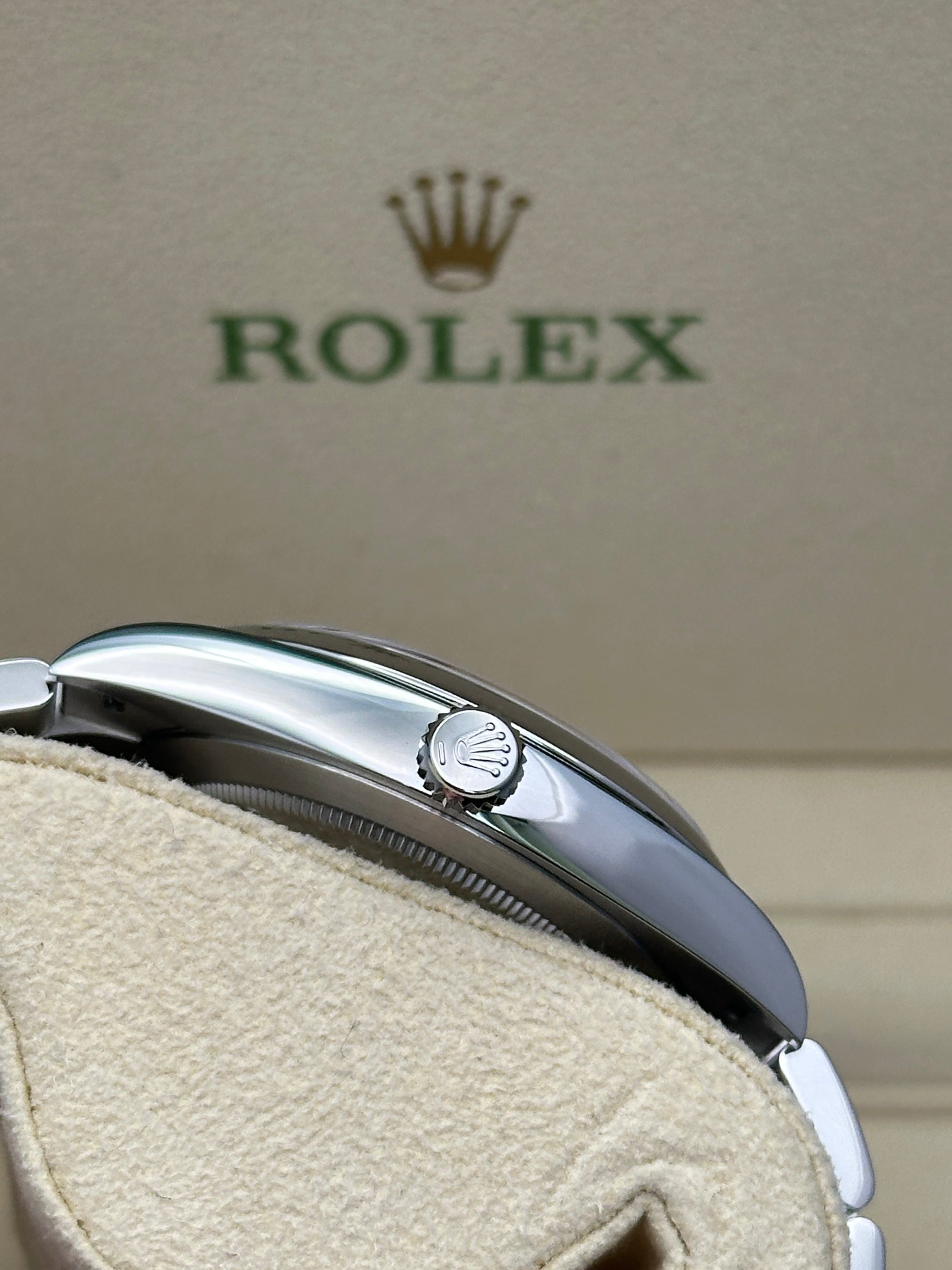 Rolex Oyster Perpetual 41  - Silver Index Dial - Oyster Bracelet - 124300 sio