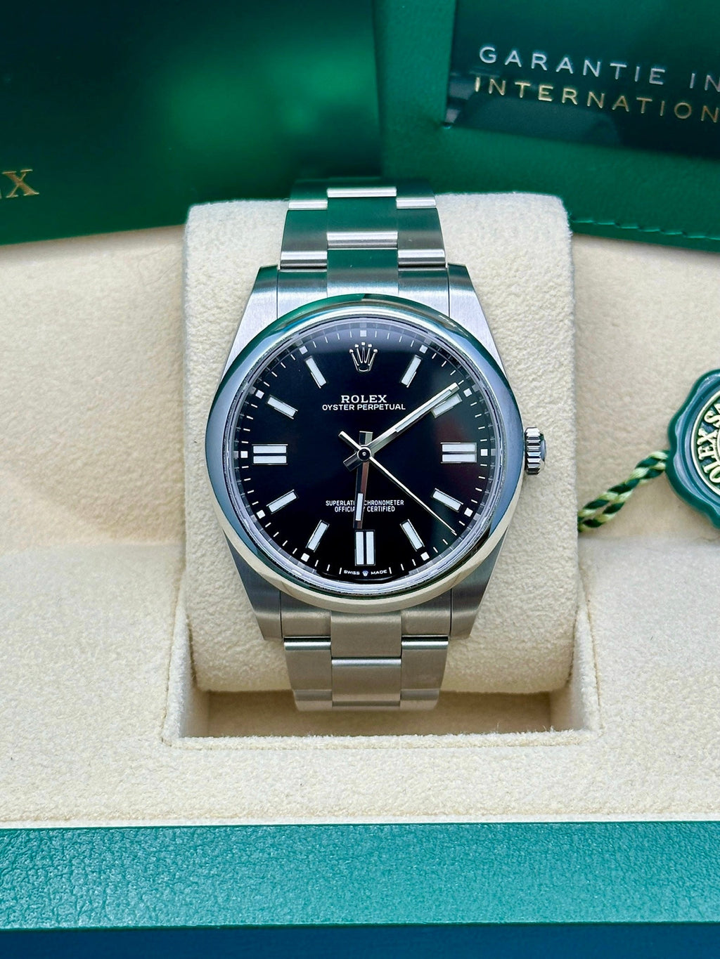 Rolex Oyster Perpetual 41  - Black Index Dial - Oyster Bracelet - 124300 bkio