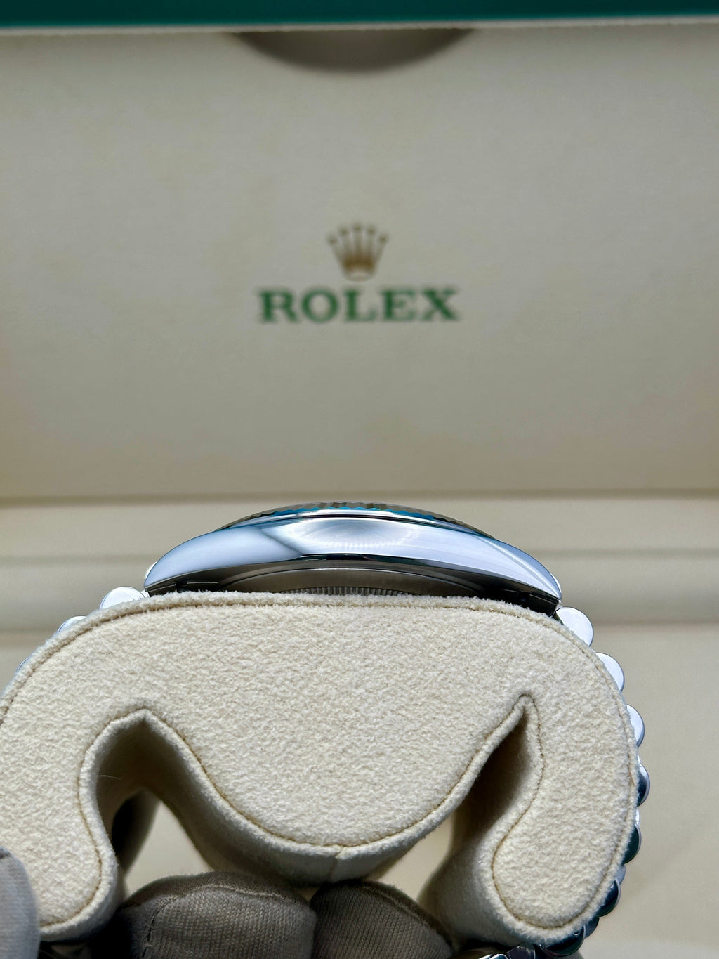 Rolex Steel and White Gold Rolesor Datejust 41  - Silver Index Dial - Jubilee Bracelet - 126334 sij