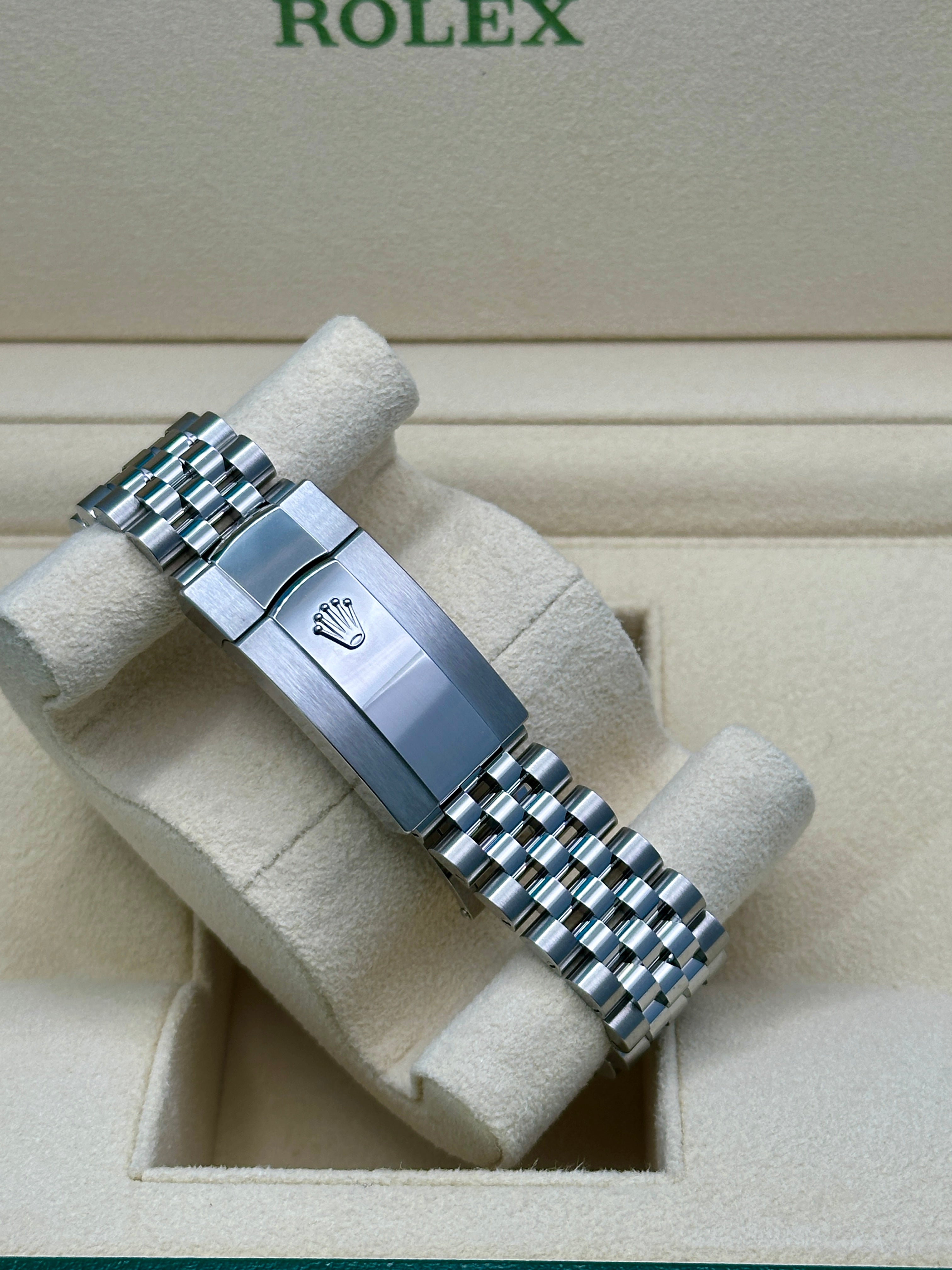 Rolex Steel and White Gold Rolesor Datejust 41  - White Index Dial - Jubilee Bracelet - 126334 wij