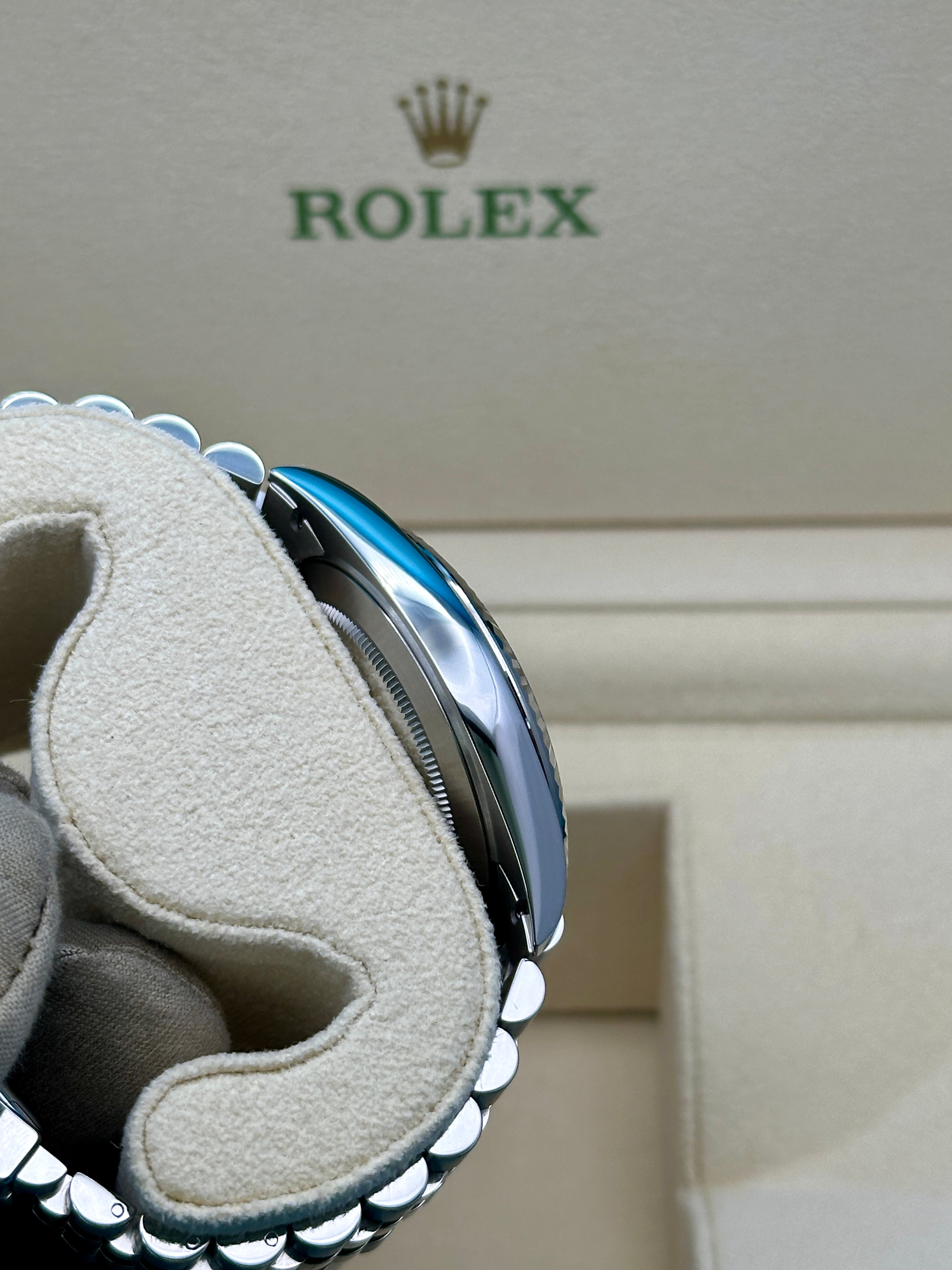 Rolex Steel and White Gold Rolesor Datejust 41  - White Index Dial - Jubilee Bracelet - 126334 wij