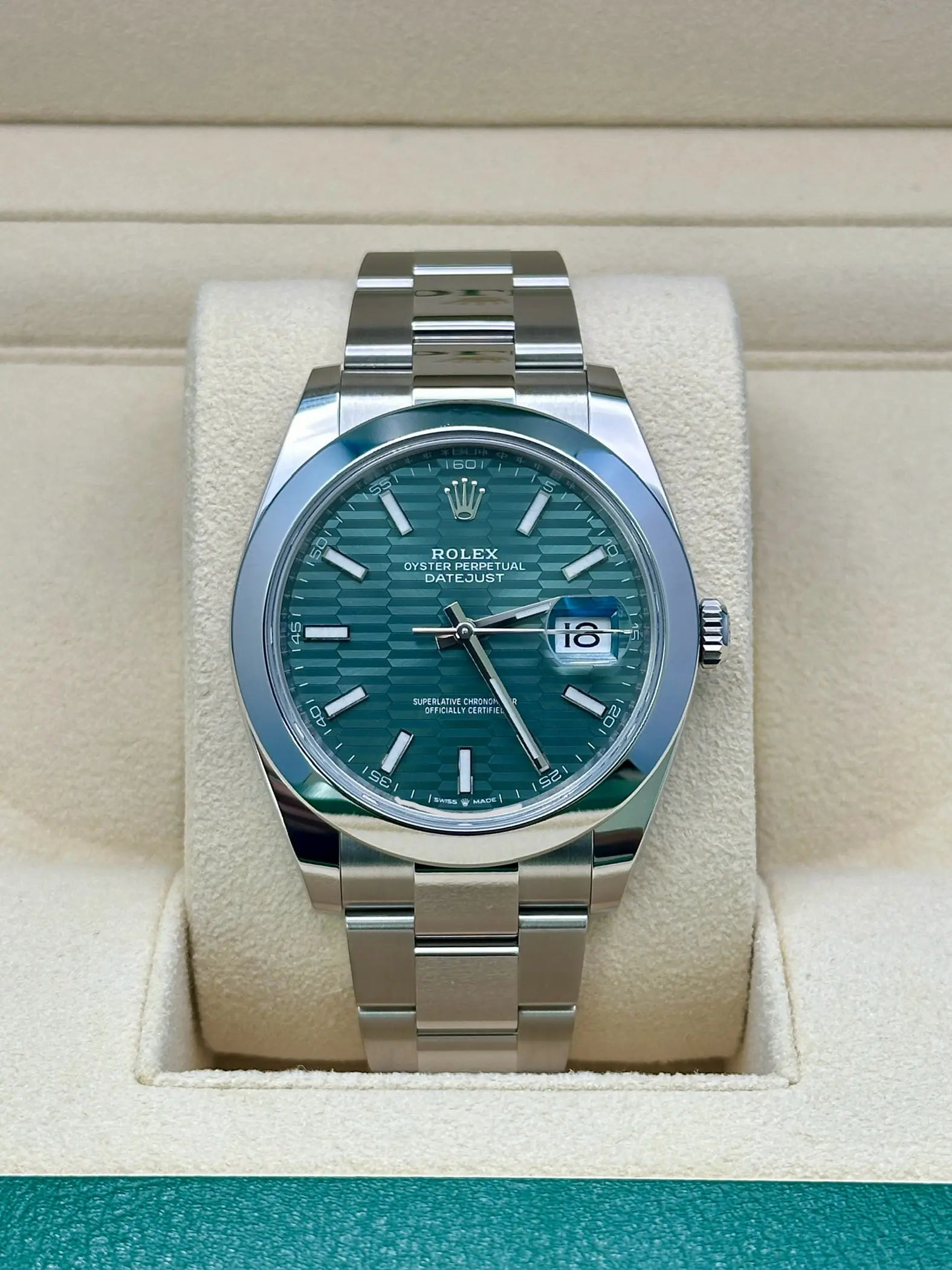 Rolex Oystersteel Datejust 41  - Smooth Bezel - Green Motif Dial - Oyster Bracelet - 126300GMDJ