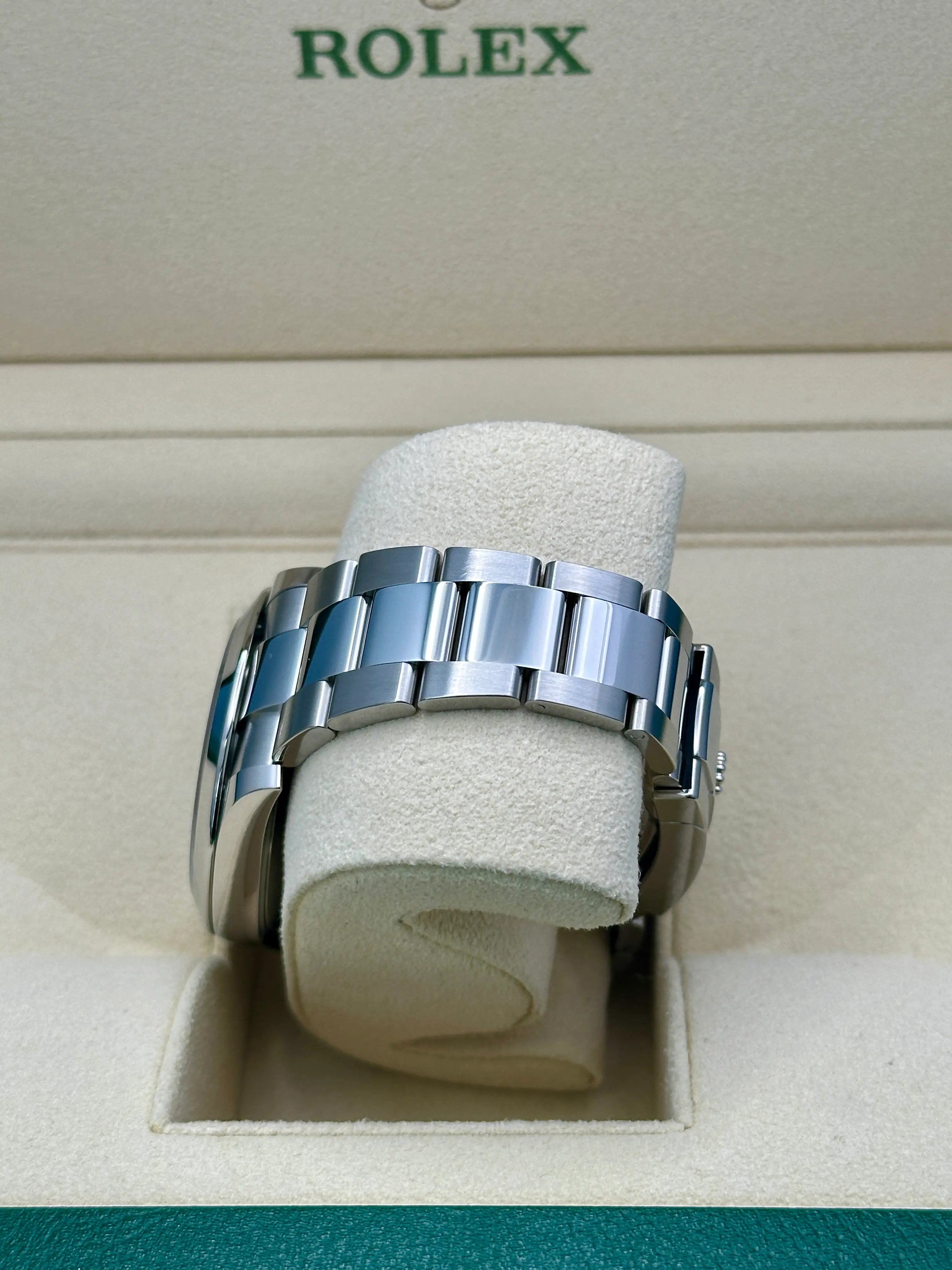 Rolex Oystersteel Datejust 41  - Smooth Bezel - Green Motif Dial - Oyster Bracelet - 126300GMDJ