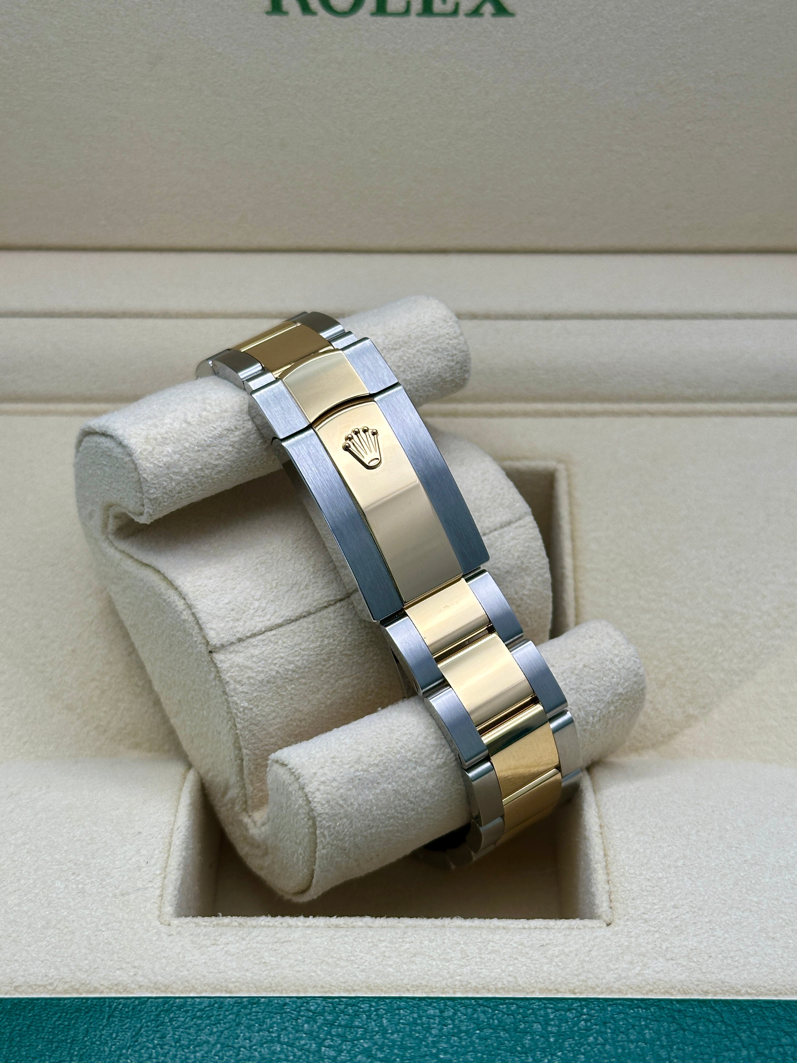 Rolex Steel and Yellow Gold Rolesor Datejust 41  - Black Index Dial - Oyster Bracelet - 126333 bkio