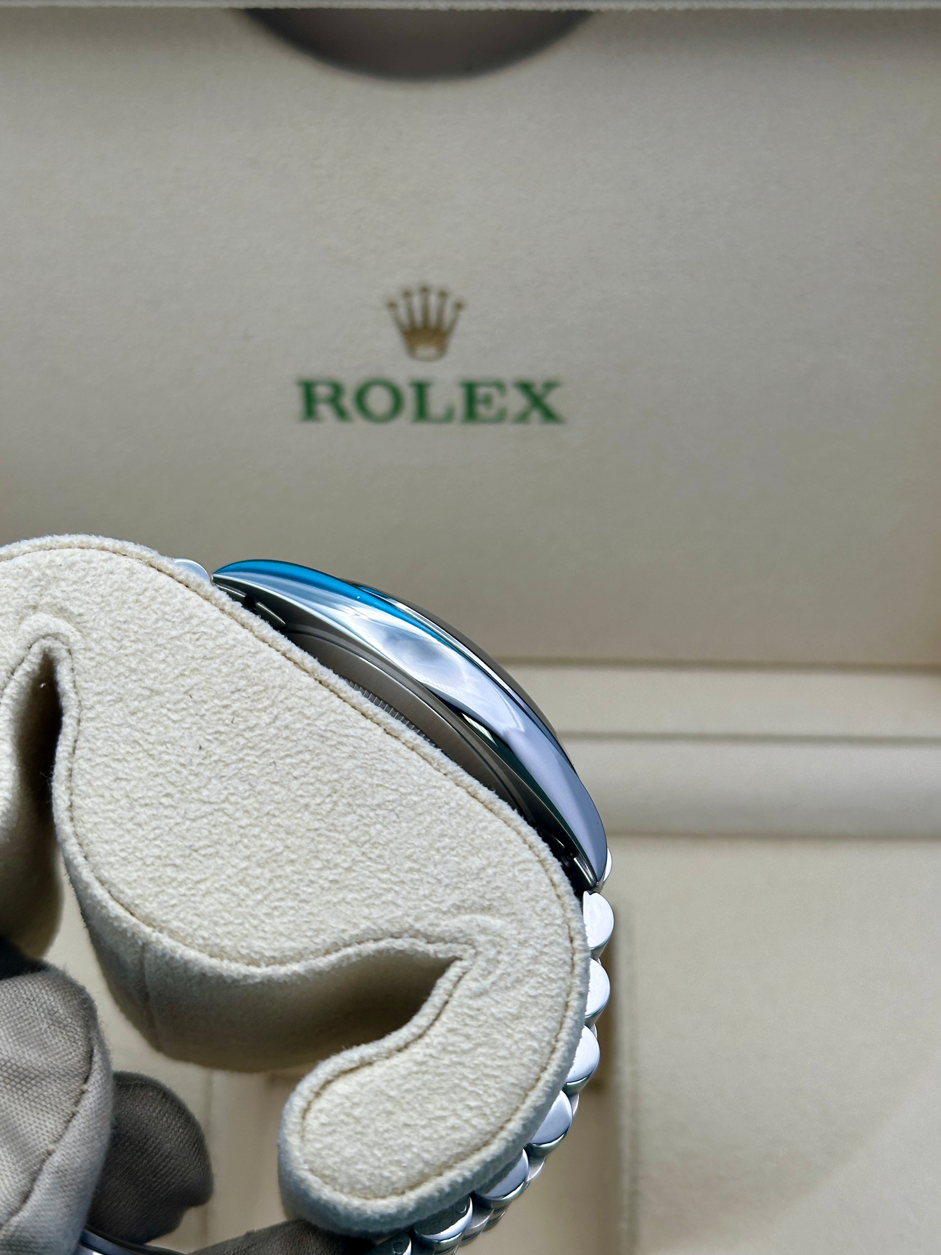Rolex Steel Datejust 41  - Smooth Bezel - Black Index Dial - Jubilee Bracelet - 126300 bkij