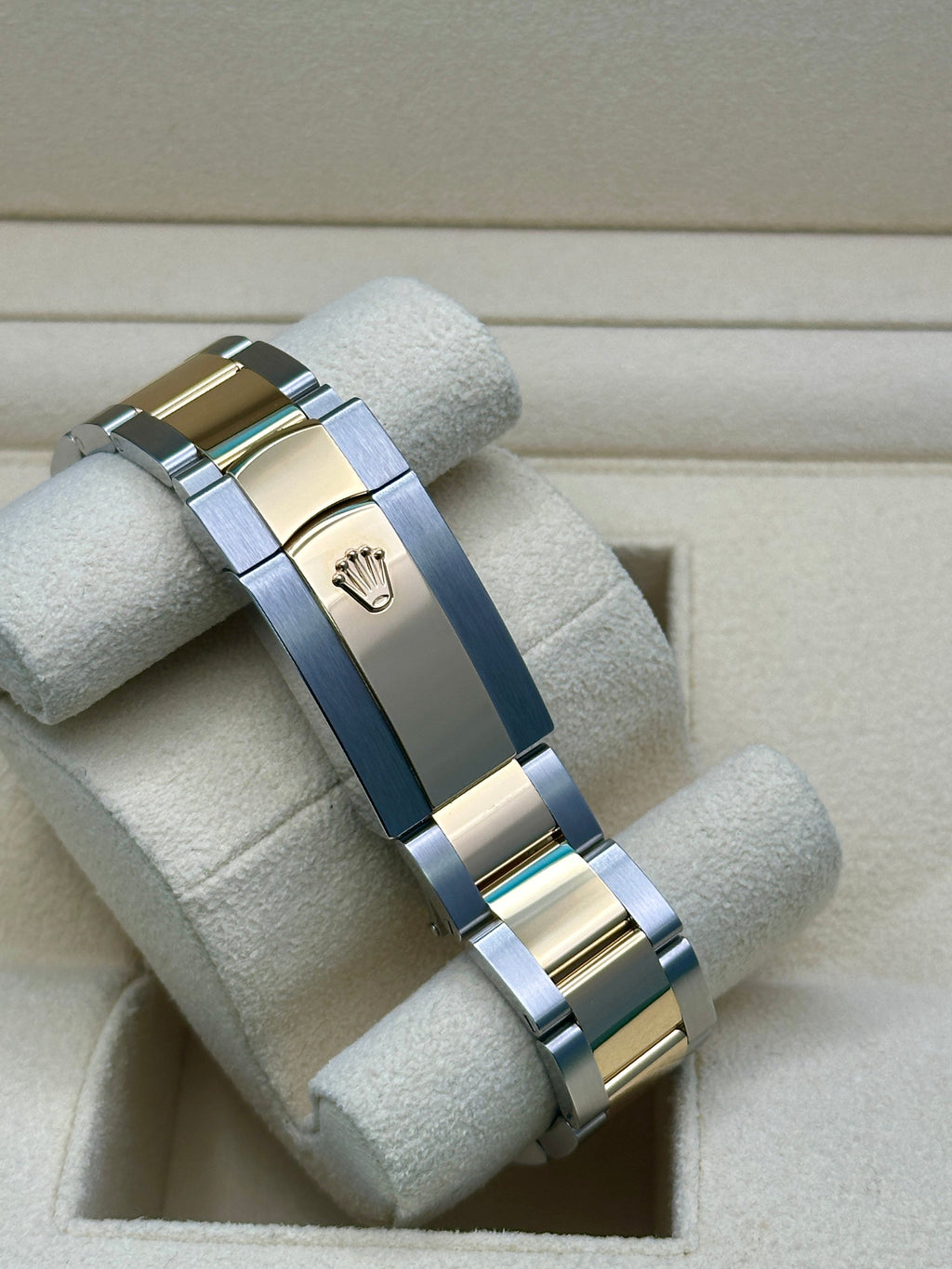 Rolex Steel and Yellow Gold Rolesor Datejust 41  - Silver Index Dial - Oyster Bracelet - 126333 sio