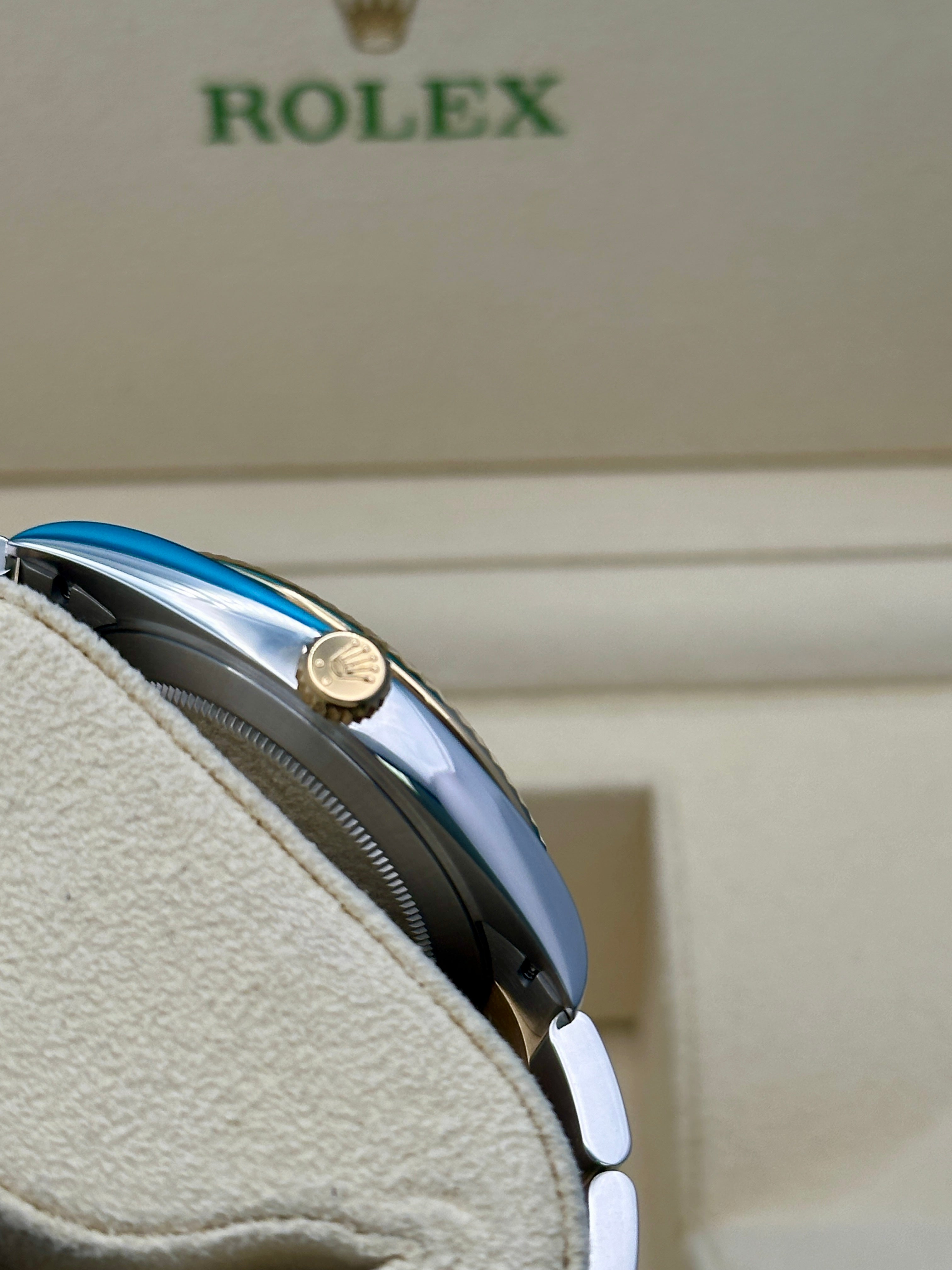 Rolex Steel and Yellow Gold Rolesor Datejust 41  - Silver Index Dial - Oyster Bracelet - 126333 sio