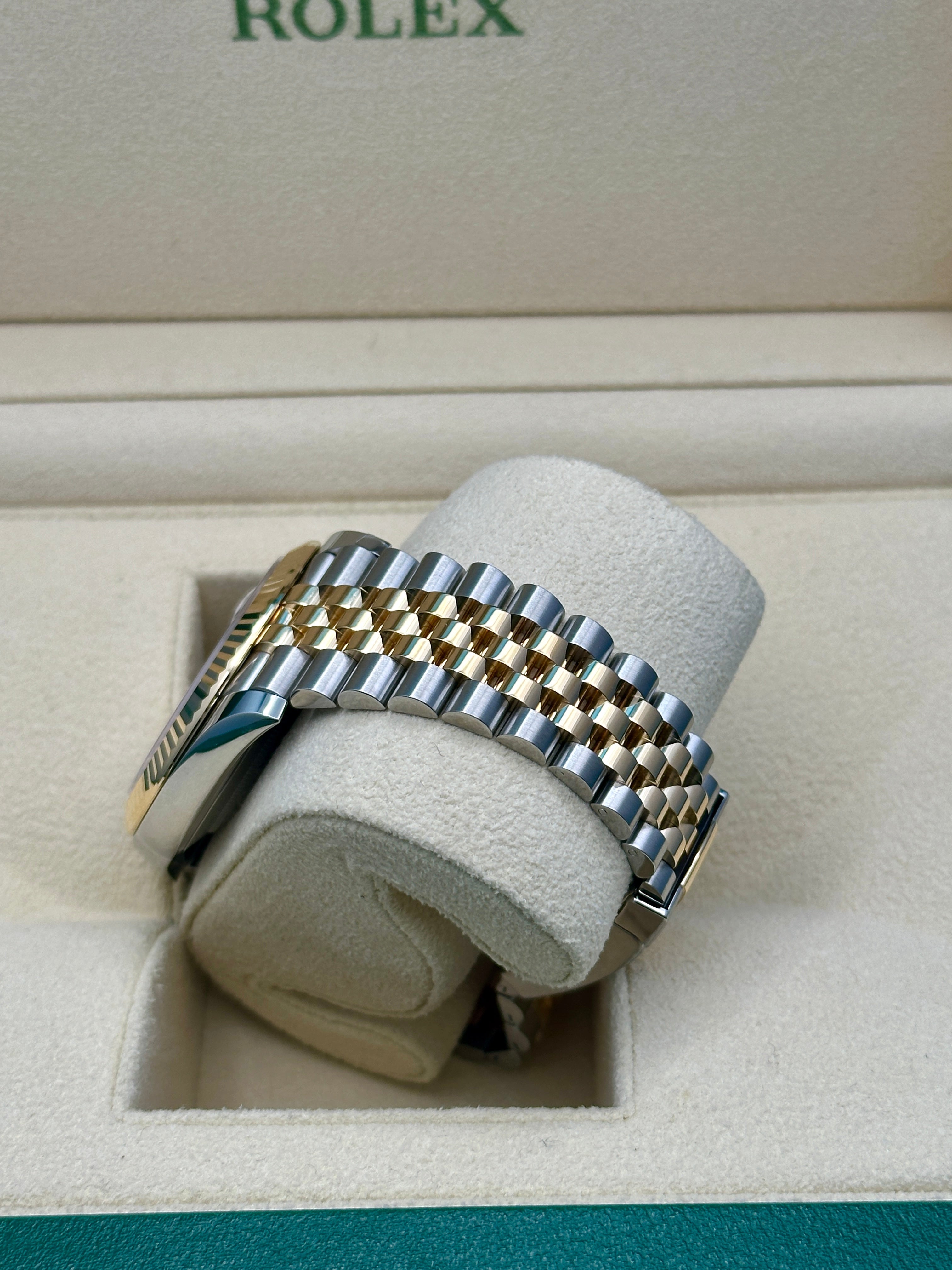 Rolex Steel and Yellow Gold Rolesor Datejust 41  - Black Index Dial - Jubilee Bracelet - 126333 bkij