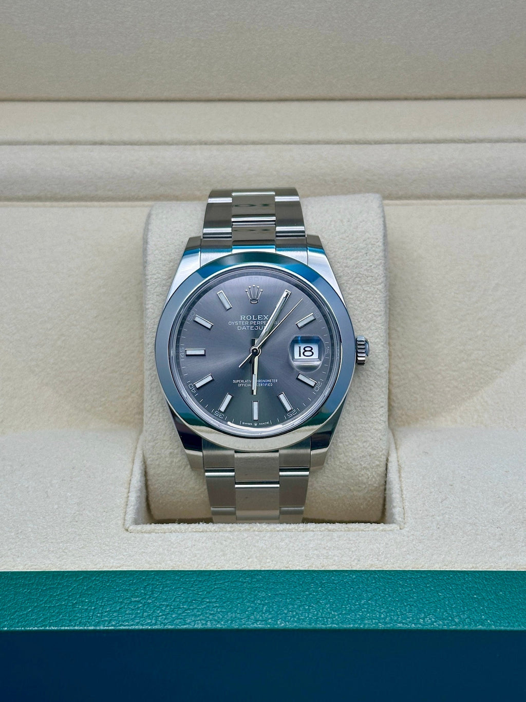 Rolex Steel Datejust 41  - Smooth Bezel - Dark Rhodium Index Dial - Oyster Bracelet - 126300 dkrio