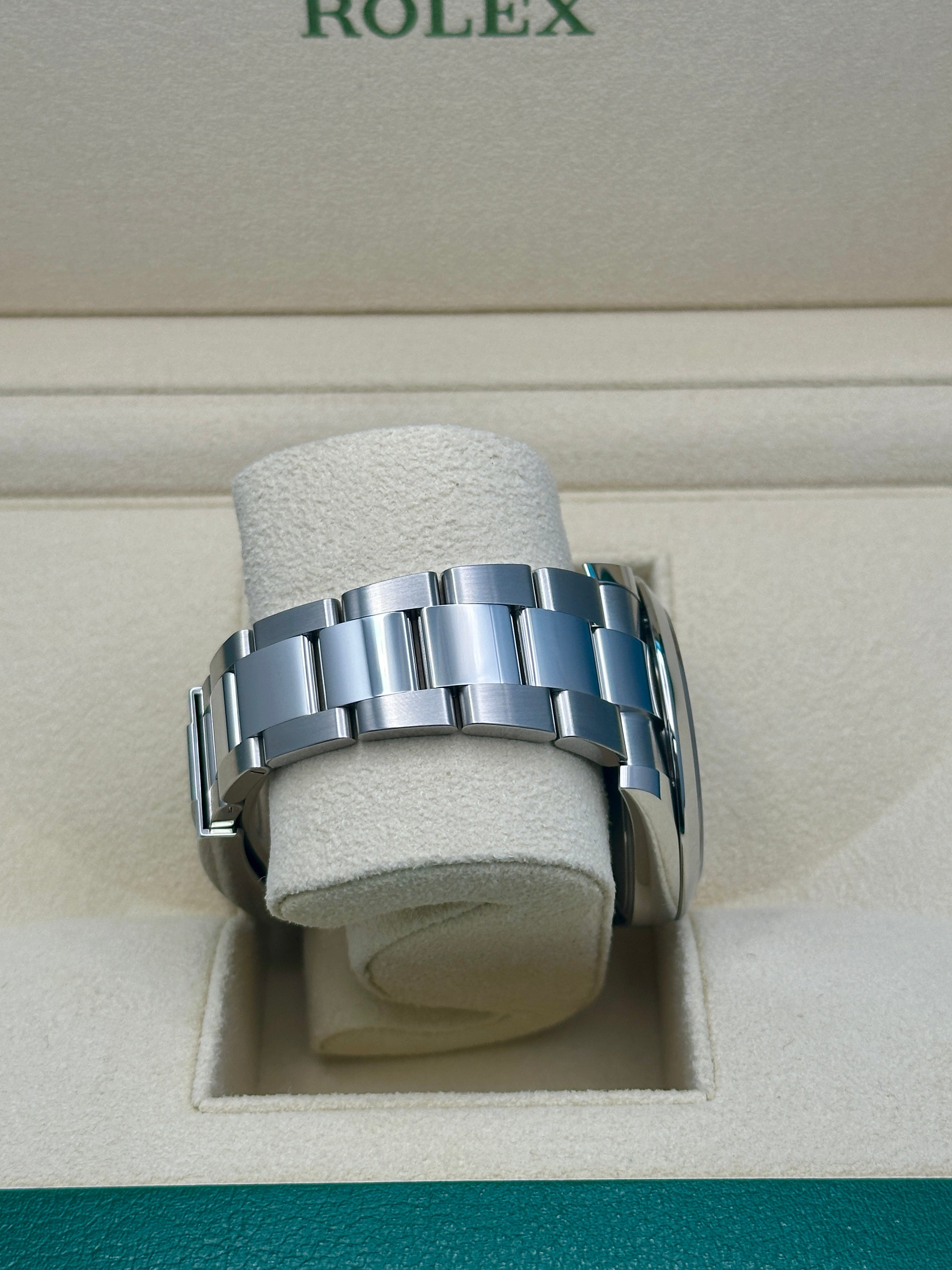Rolex Steel Datejust 41  - Smooth Bezel - Dark Rhodium Index Dial - Oyster Bracelet - 126300 dkrio
