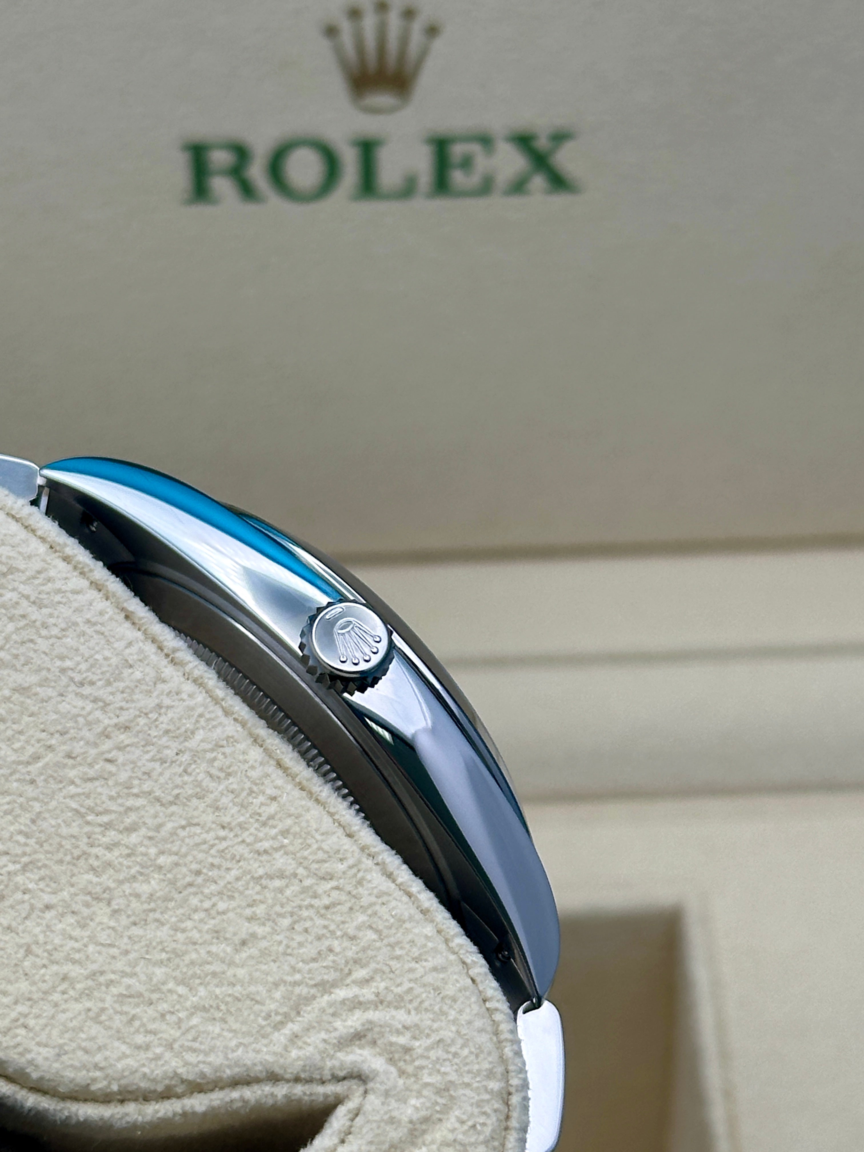 Rolex Steel Datejust 41  - Smooth Bezel - Dark Rhodium Index Dial - Oyster Bracelet - 126300 dkrio