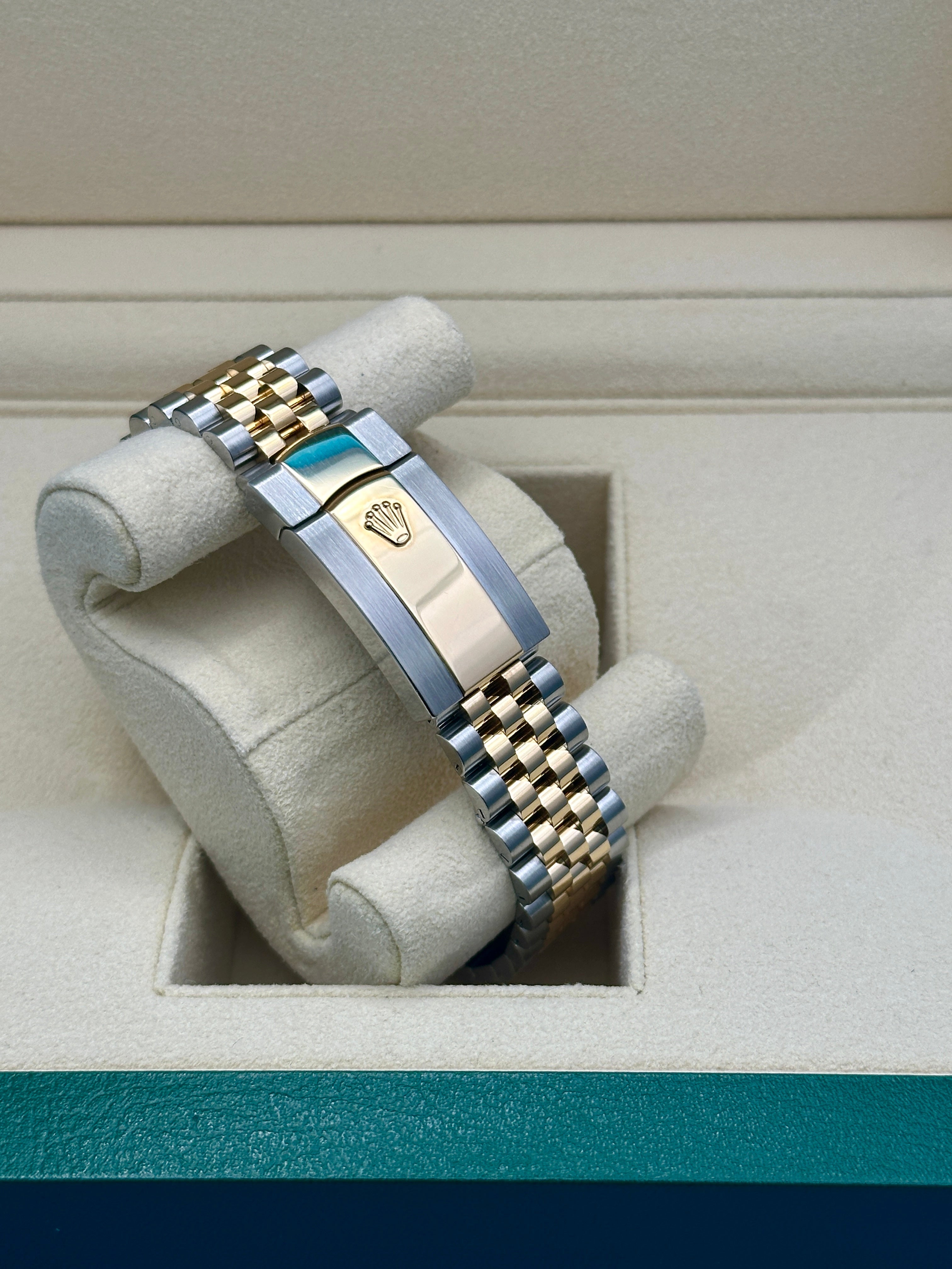 Rolex Steel and Yellow Gold Rolesor Datejust 36  - Olive Green Roman Dial - Jubilee Bracelet - 126233 ogdr69j