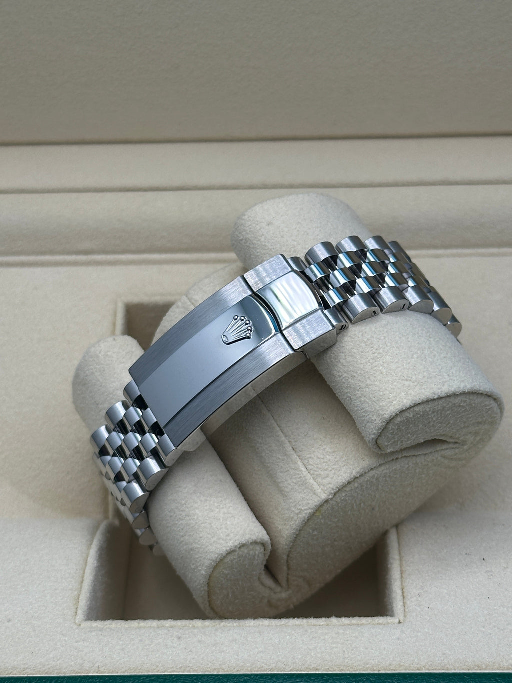 Rolex Steel Datejust 36  - Aubergine Purple Diamond Roman VI and IX Dial - Jubilee Bracelet - 126234 audr69j