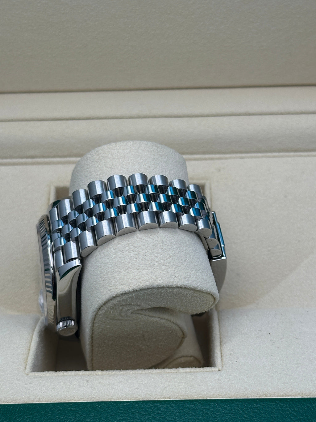 Rolex Steel Datejust 36  - Aubergine Purple Diamond Roman VI and IX Dial - Jubilee Bracelet - 126234 audr69j